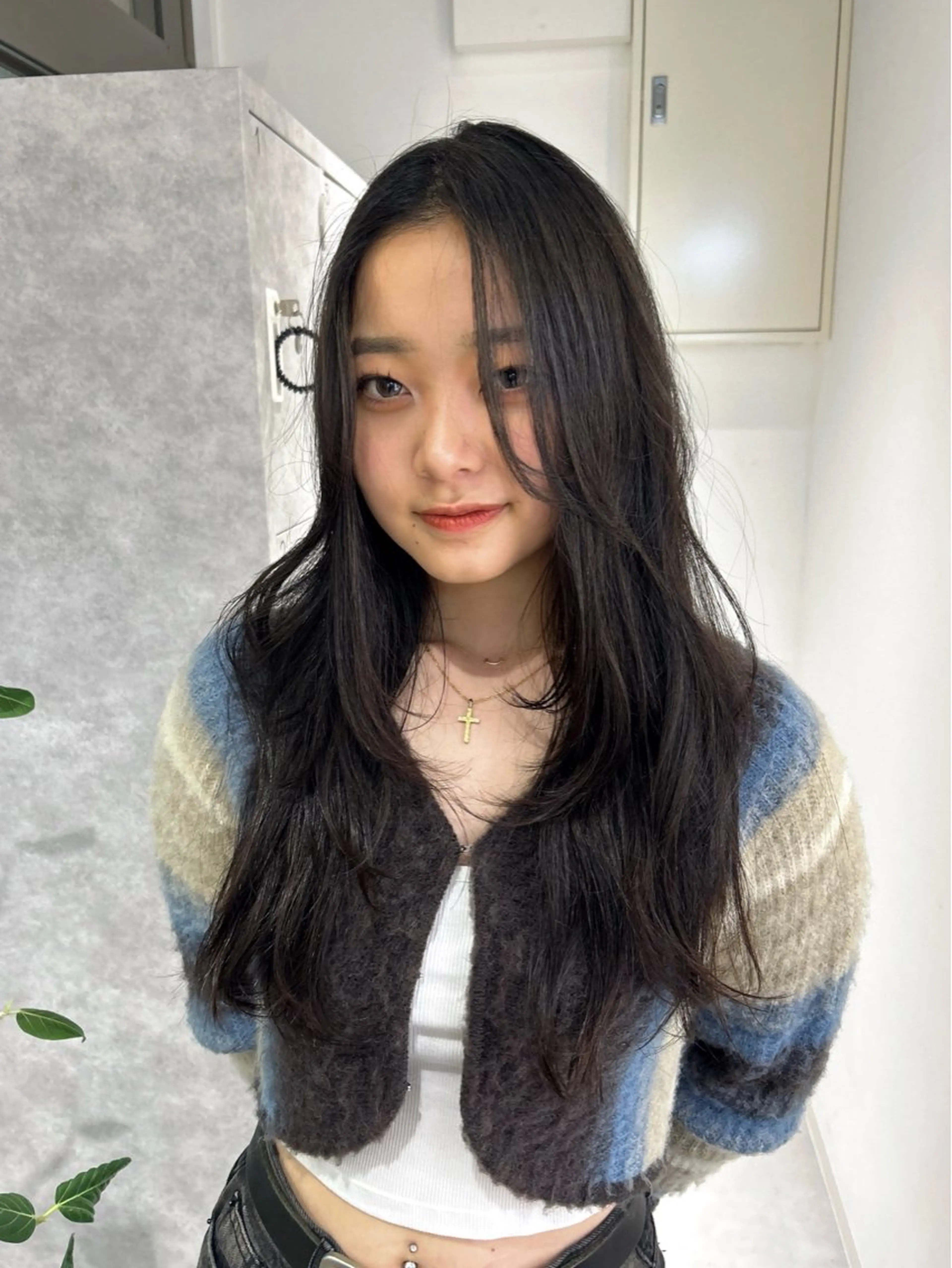 ロング パーマ 顔周りカット カット 縮毛矯正 トリートメント Nana/透けカラー ×似合わせカットのヘアスタイル