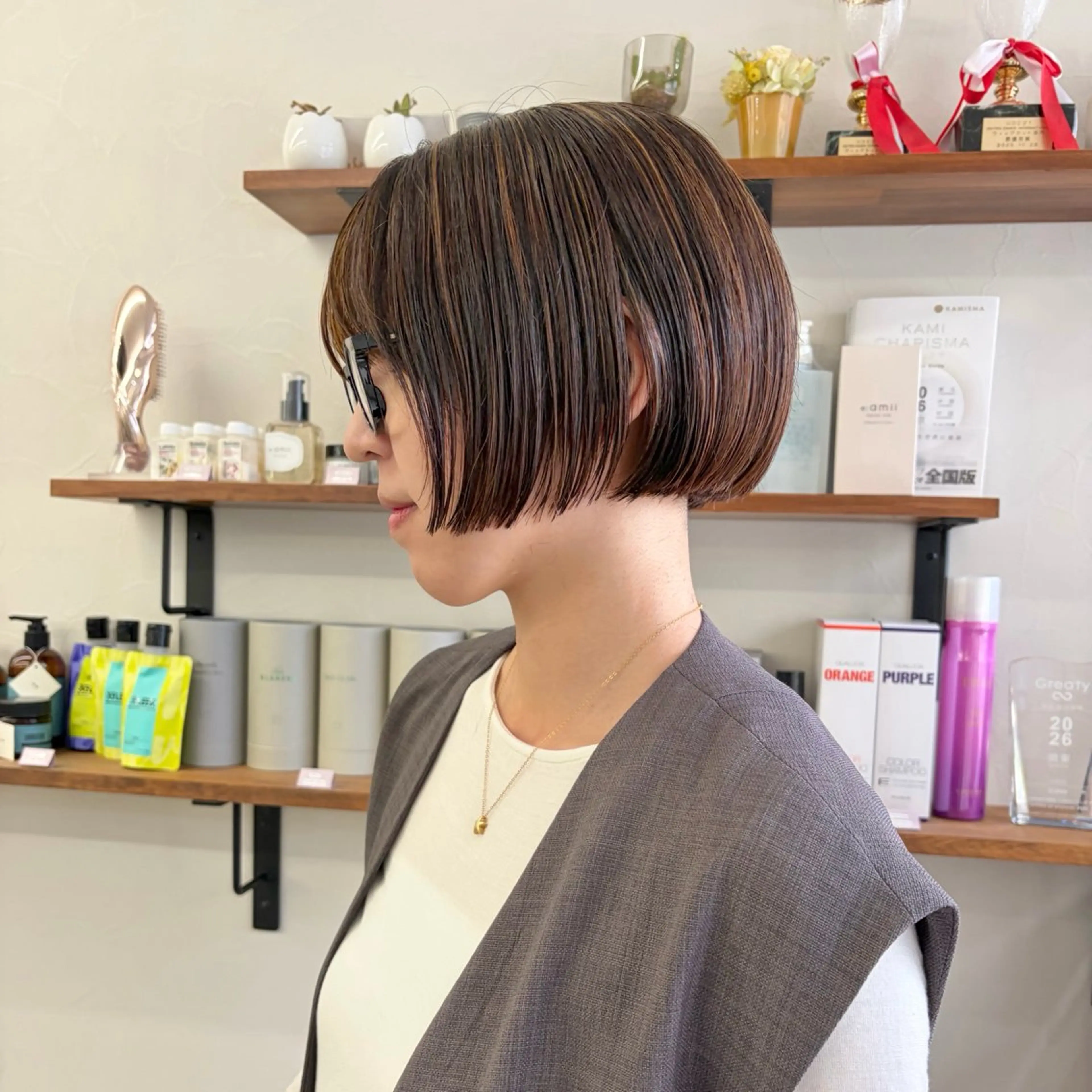 ショート カラー ブリーチ ハイライトカラー ブリーチなしカラー ボブ ハイライト カット ヘアカラー トリートメント 初めてのショート お任せください✂️のヘアスタイル