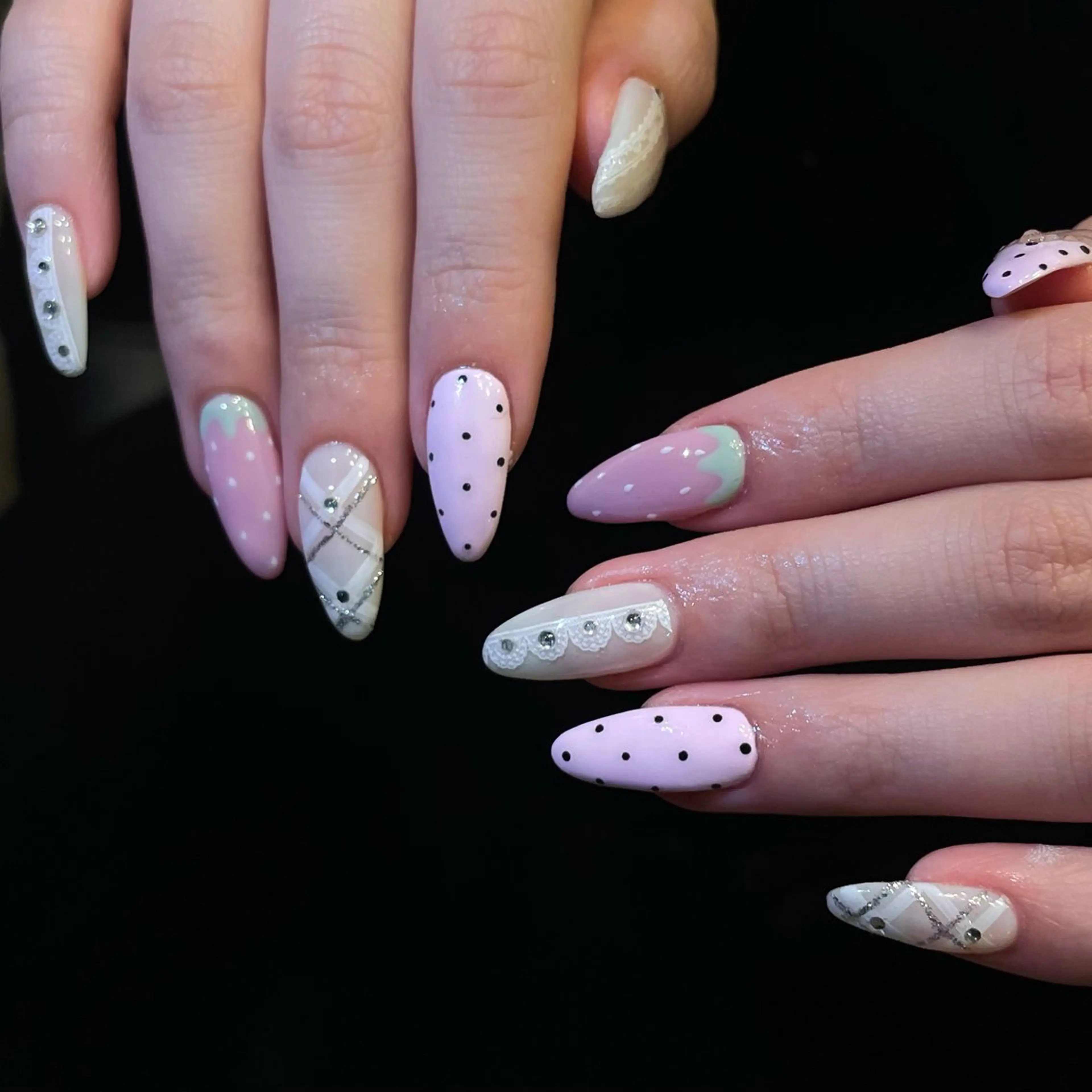 ネイル ドット 春ネイル ハンドネイル lillion🌙 anのネイルデザイン