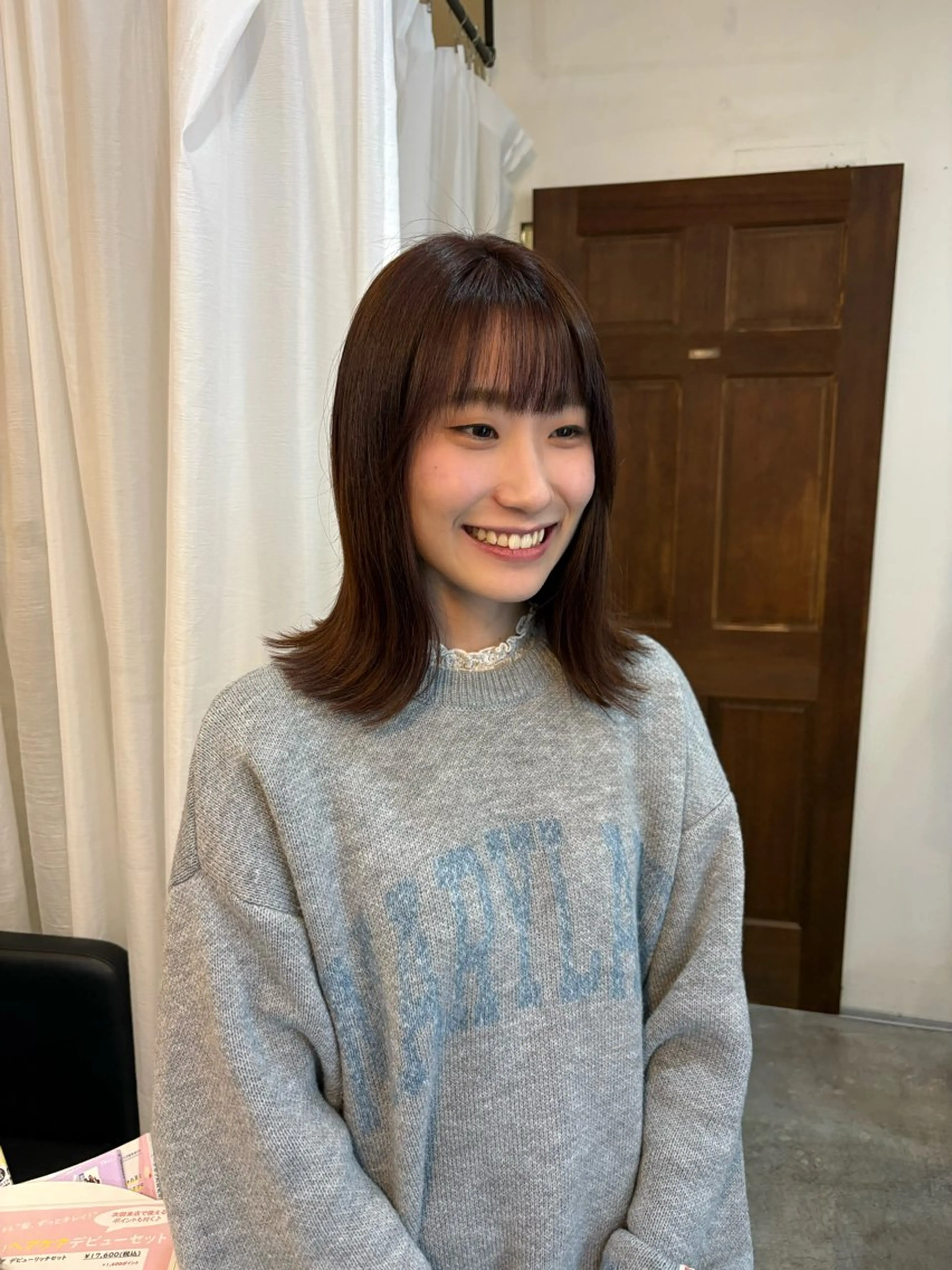 セミロング カラー ブラウンカラー 外ハネヘア 顔周りカット ピンク カラー🩰りりのヘアスタイル