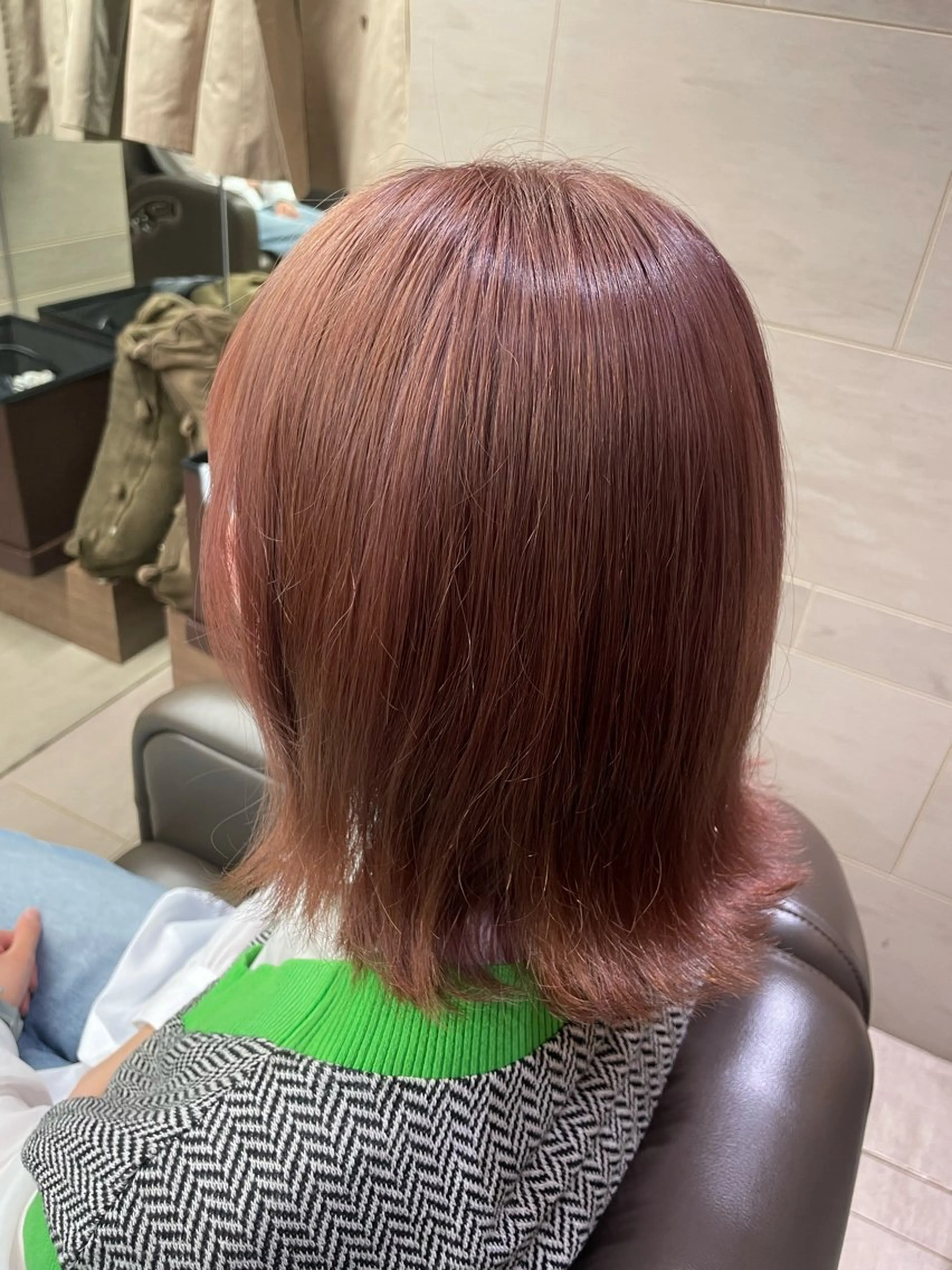 カラー ブリーチ ピンクカラー 松川 莉子のヘアスタイル