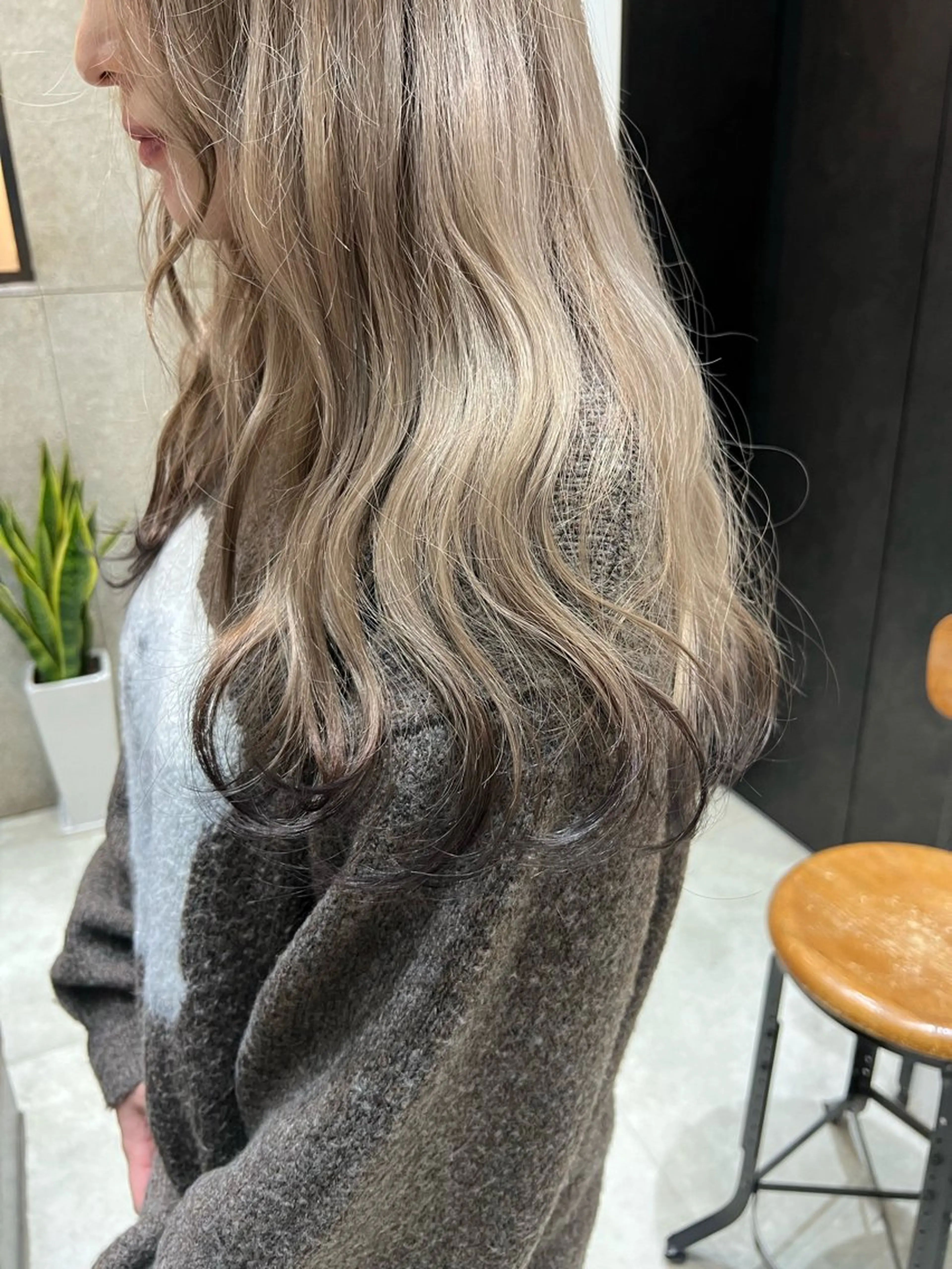 ロング カラー ベージュカラー ブリーチ ハイトーンカラー ハイトーンベージュ ヘアカラー 🌿ニュアンス/髪質 改善🌿Fukudaのヘアスタイル