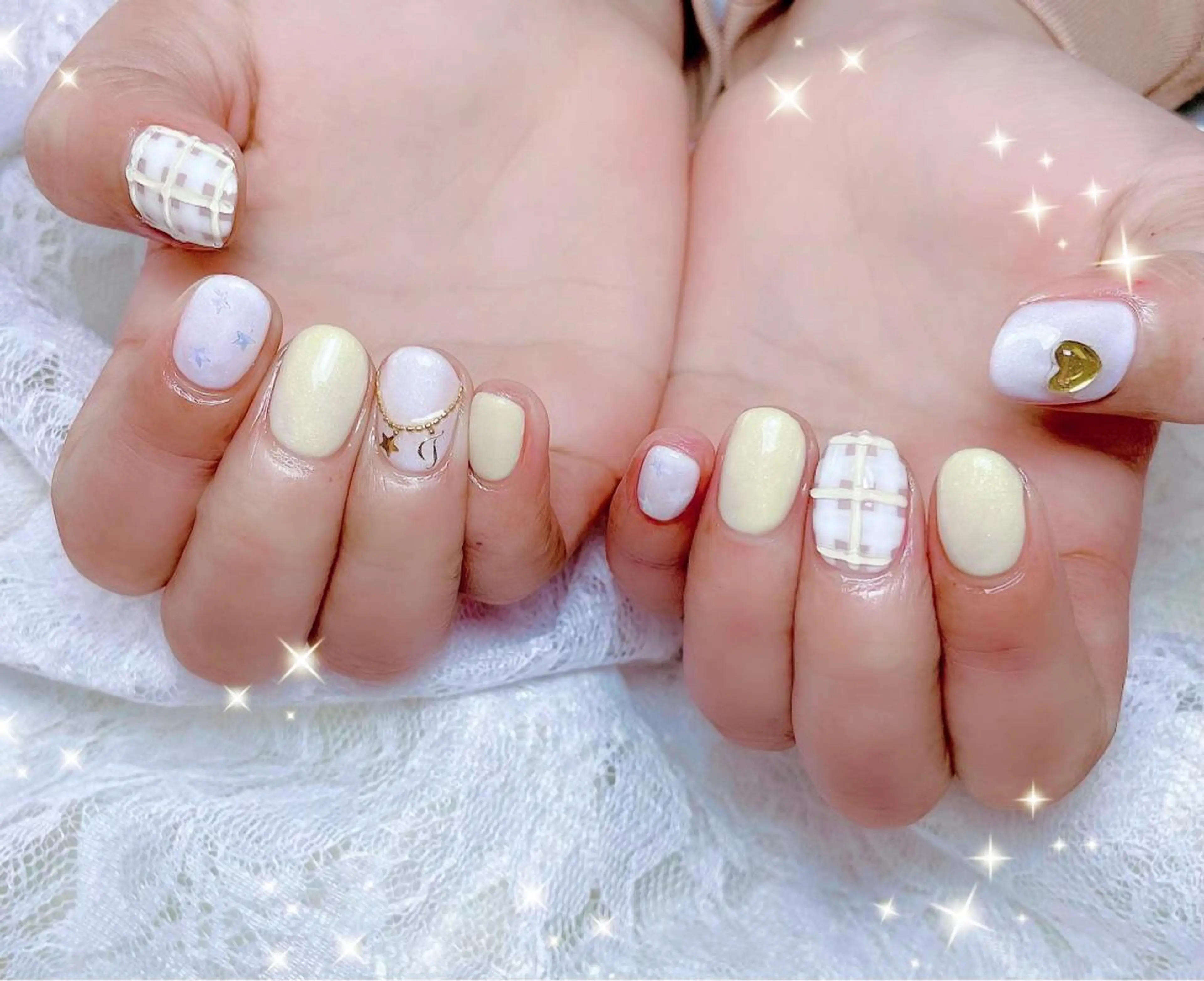 ネイル アートネイル 黄色 ハンドネイル FLARE NAIL フレアネイルのネイルデザイン