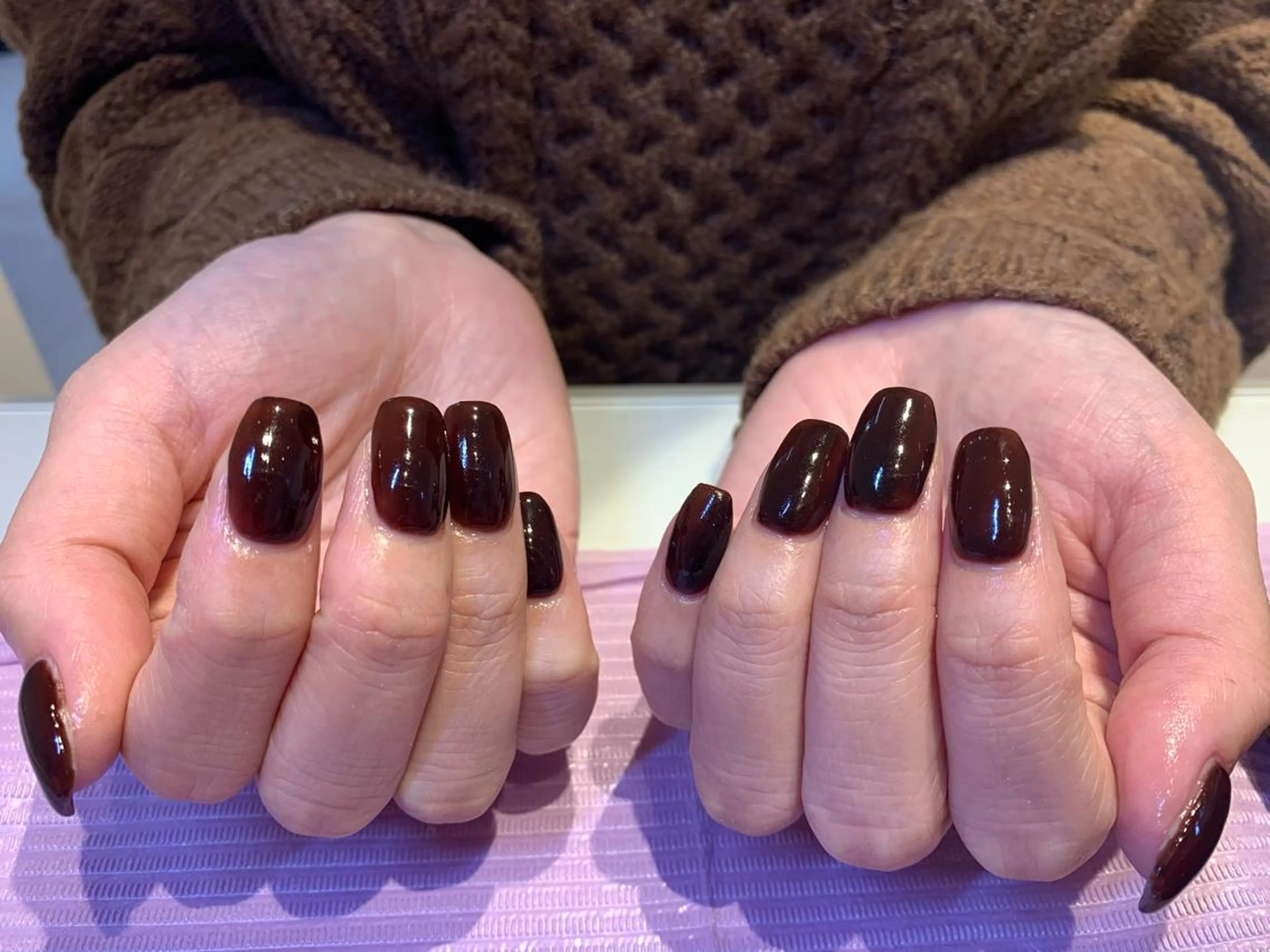 ネイル ブラウン ワンカラーネイル マキノ ユイのネイルデザイン