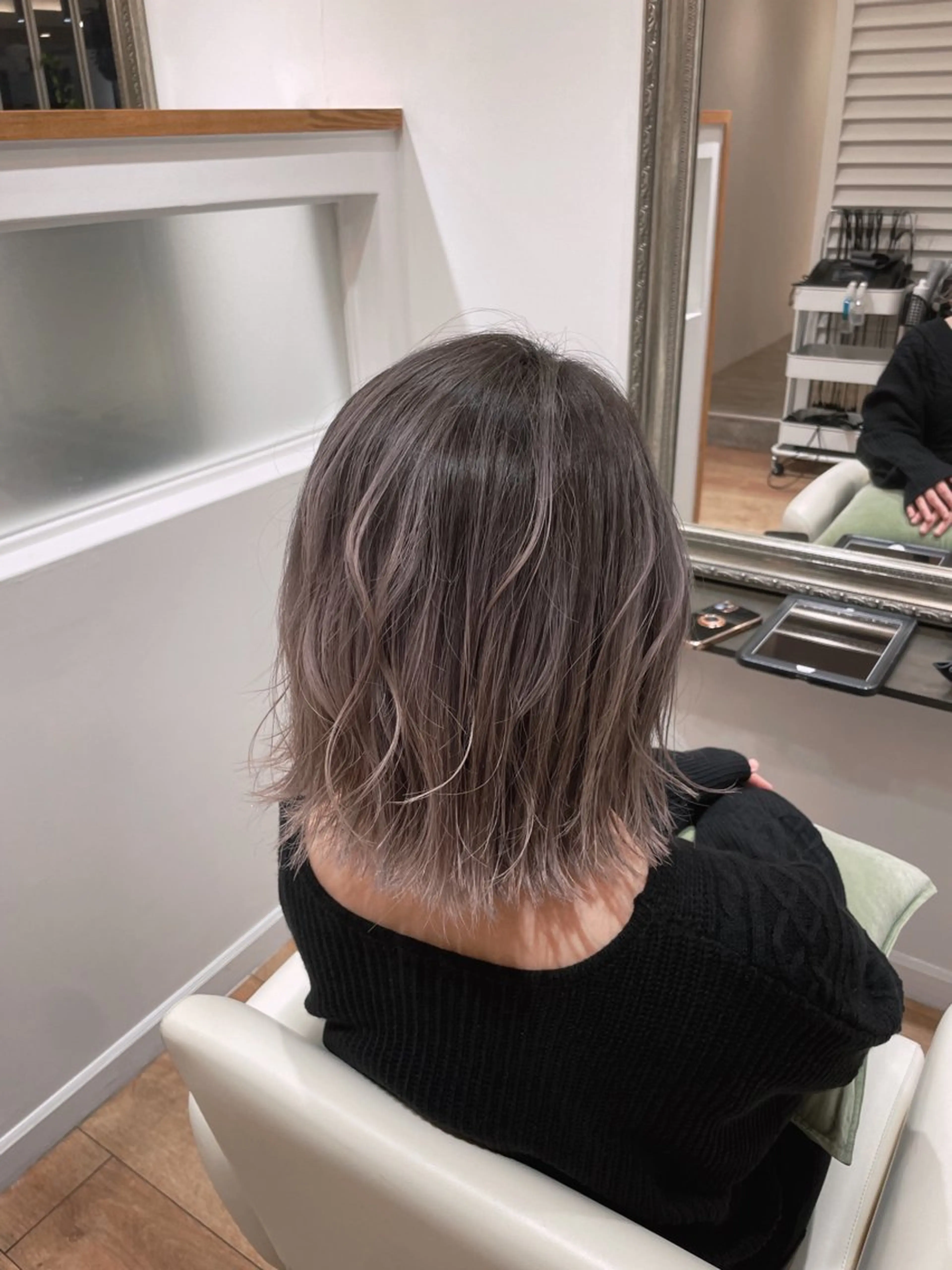 ミディアム レイヤーカット eternal所属・松浦 愛利花のヘアスタイル