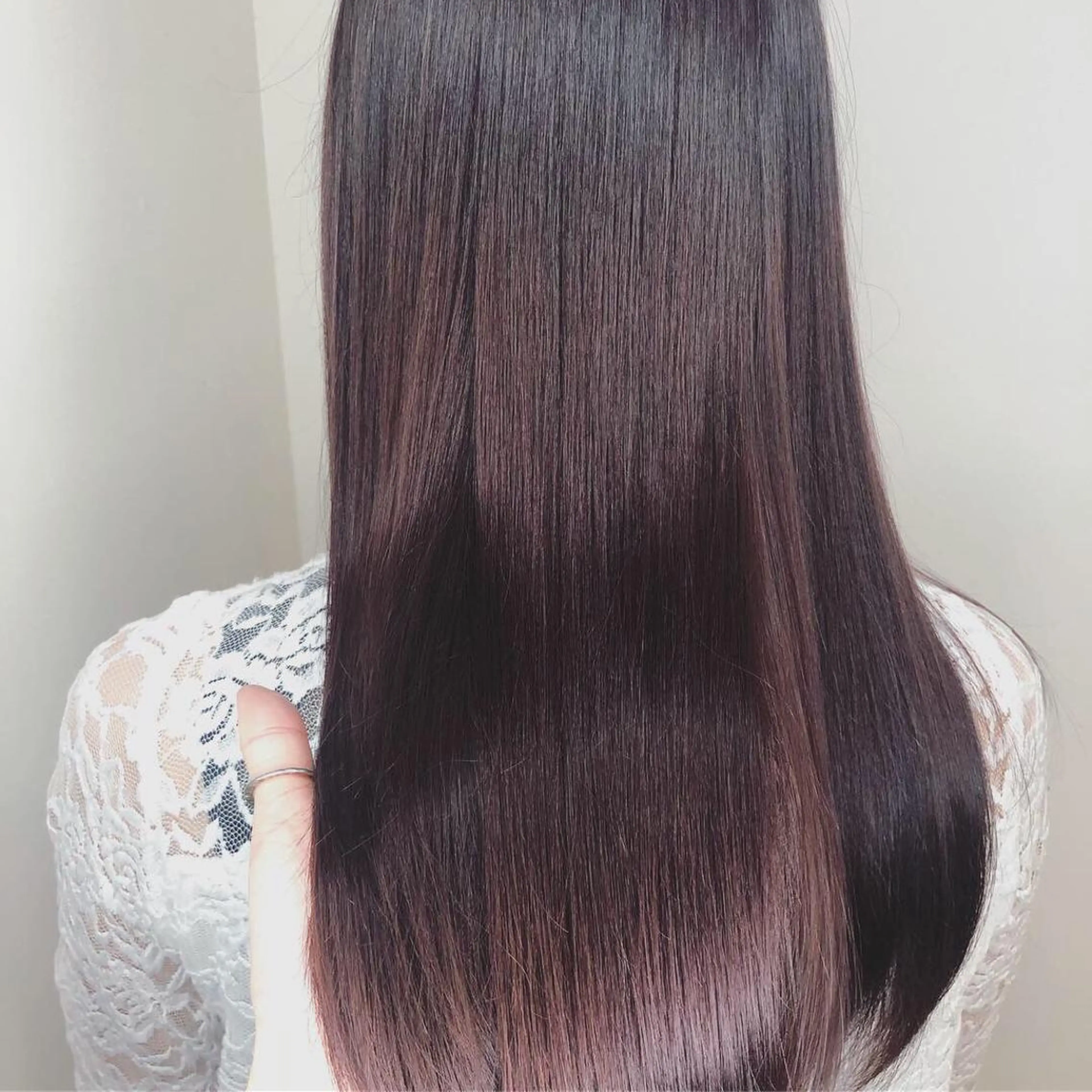 ロング カラー ウルフカット／吉村 桃子のヘアスタイル