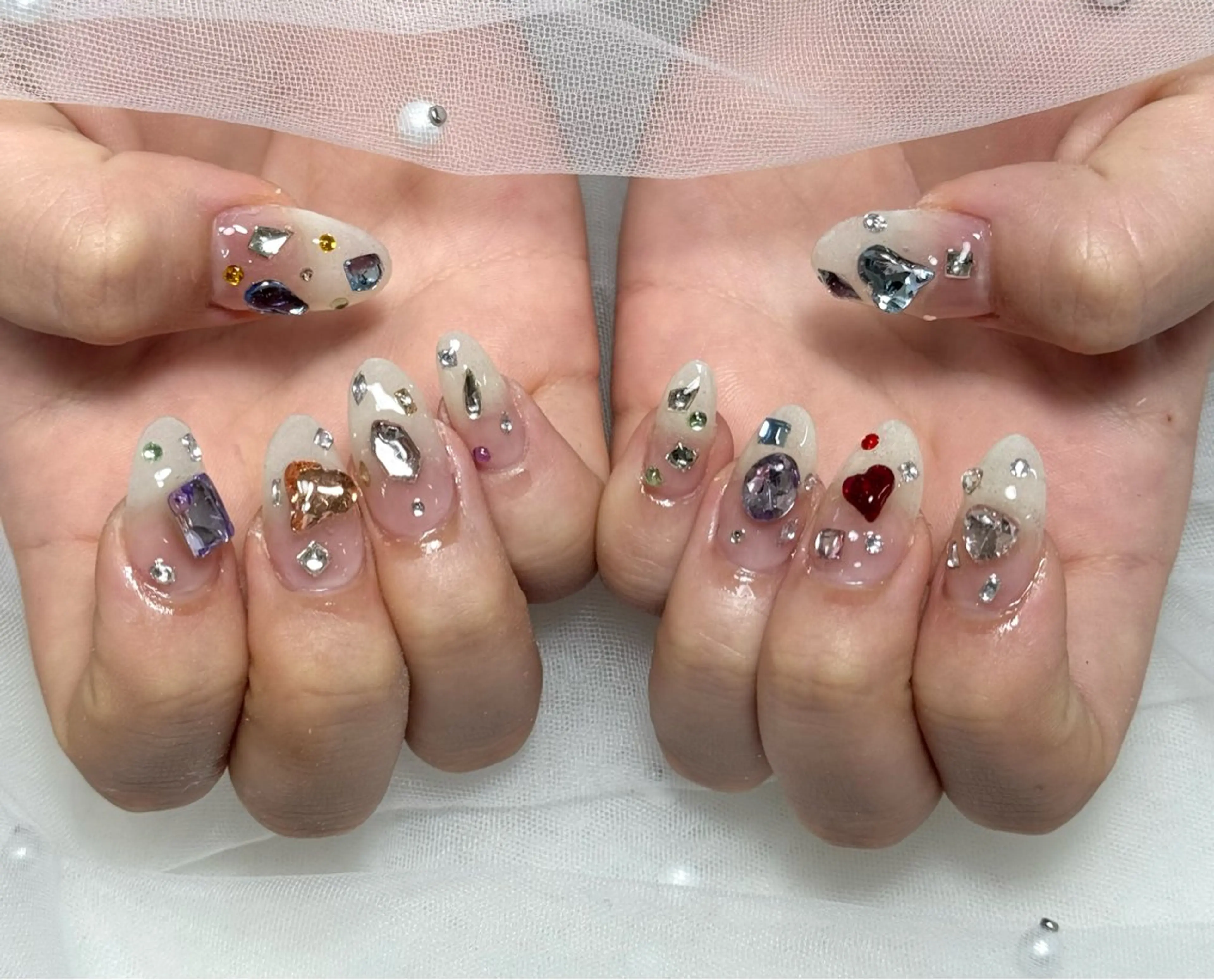 ネイル アートネイル グラデーション キラキラネイル ハンドネイル salon luge あめ🍬のネイルデザイン