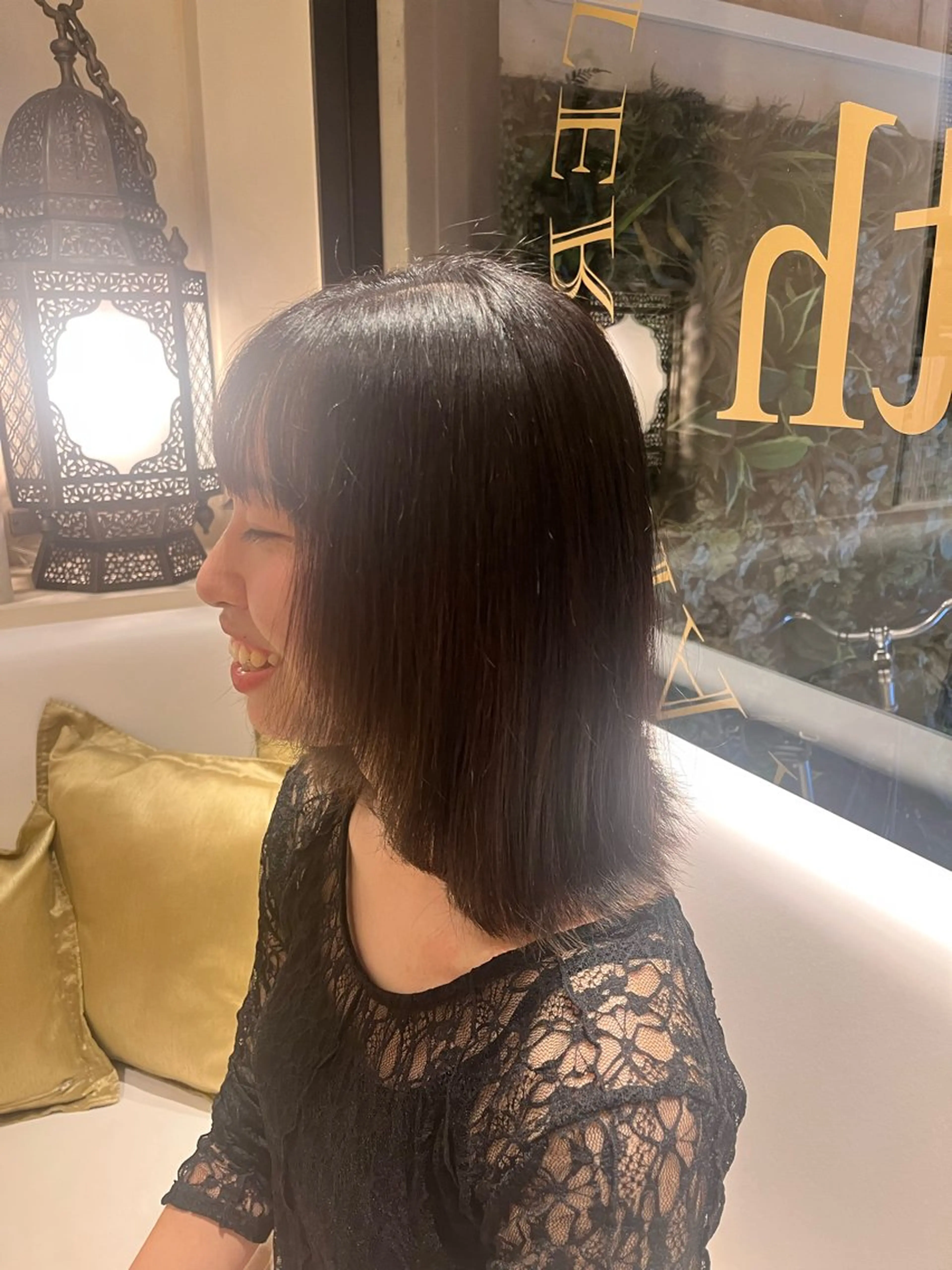 ミディアム 顔周りカット レイヤーカット 外ハネヘア 柴田 葉月のヘアスタイル