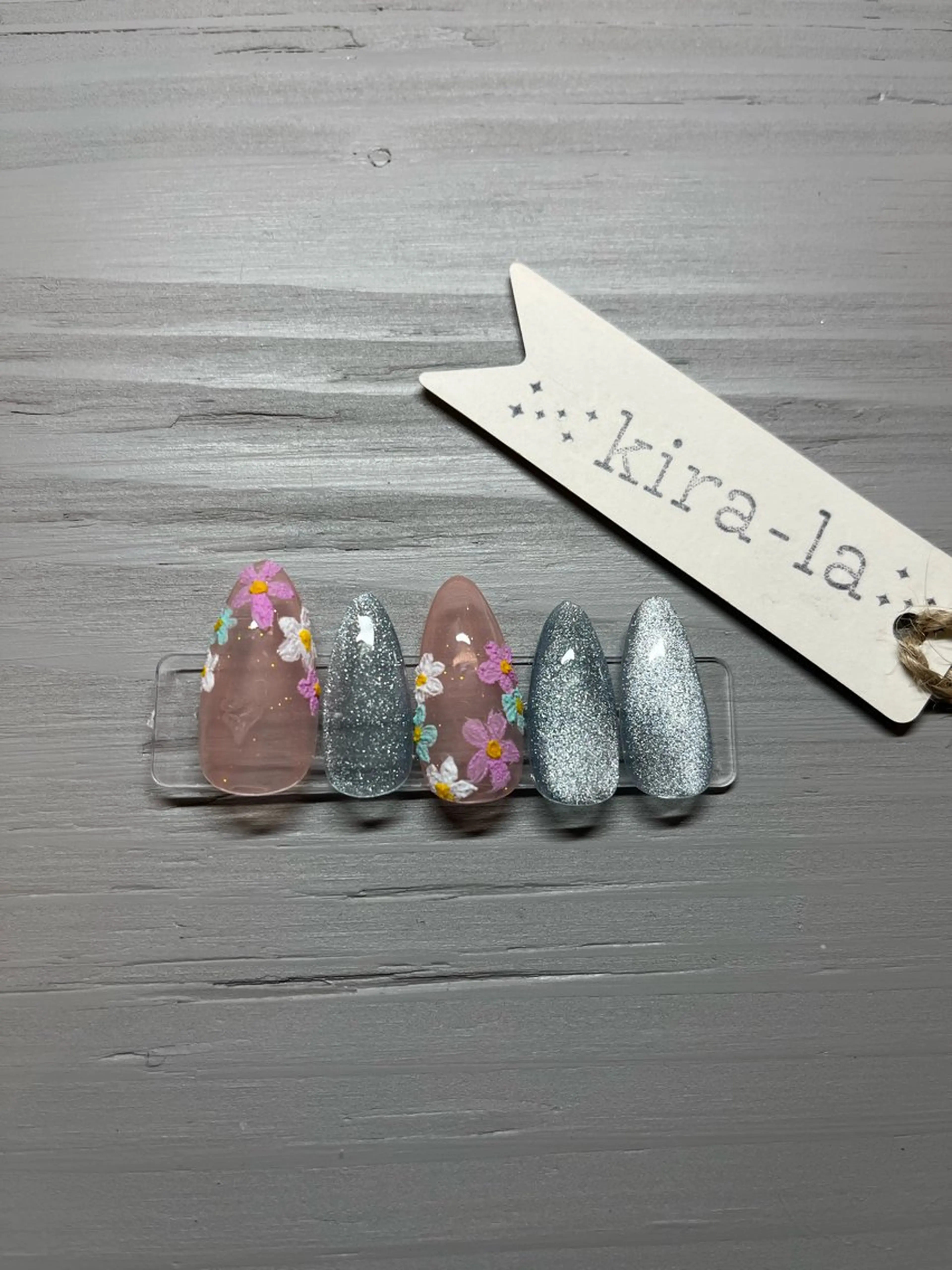 限定デザインネイルD12(オフ込み)の写真