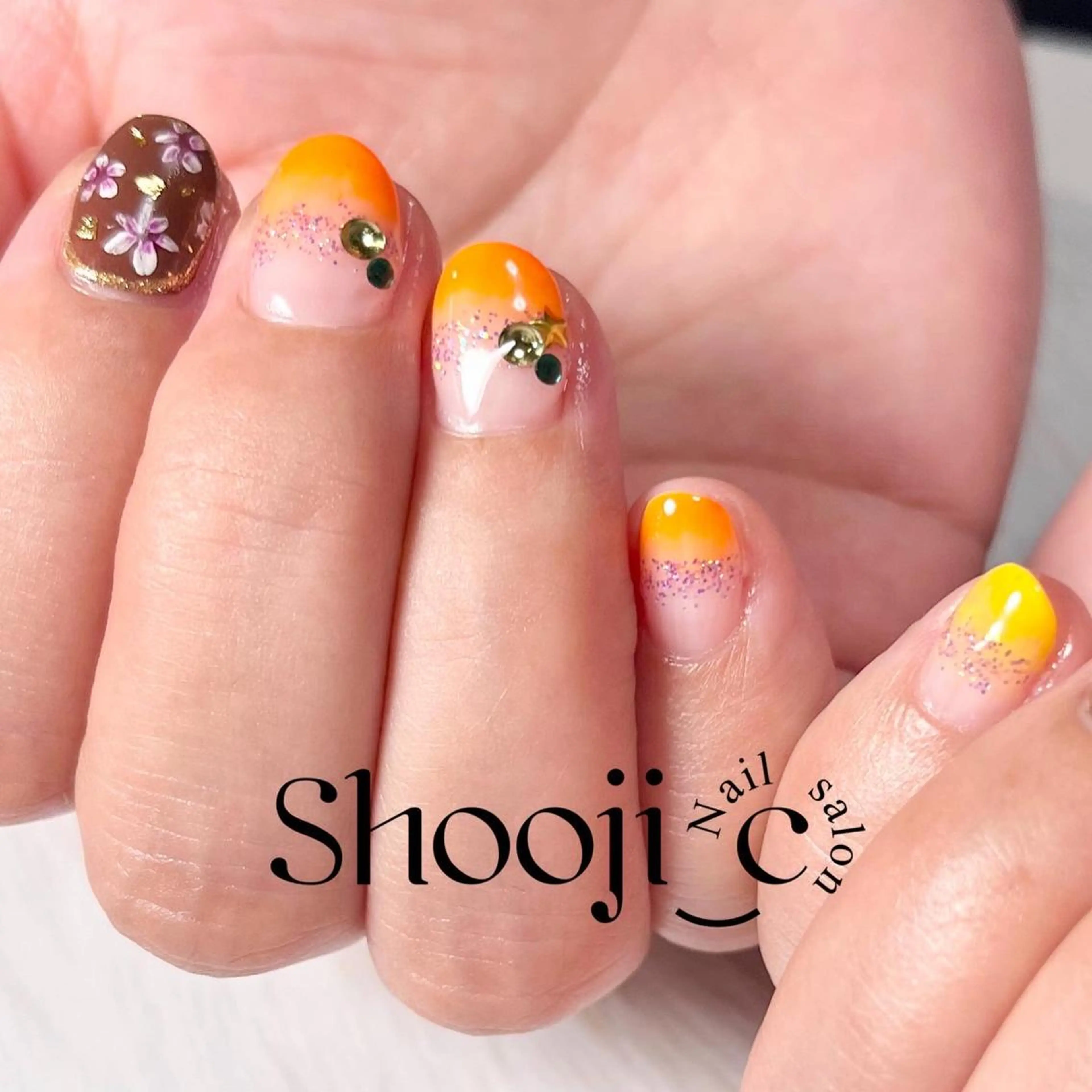 ネイル アートネイル フラワーネイル ハロウィン ラメ(グリッター) オレンジ Shooji_c Nail salon所属・Shooji_c Nail salonのネイルデザイン