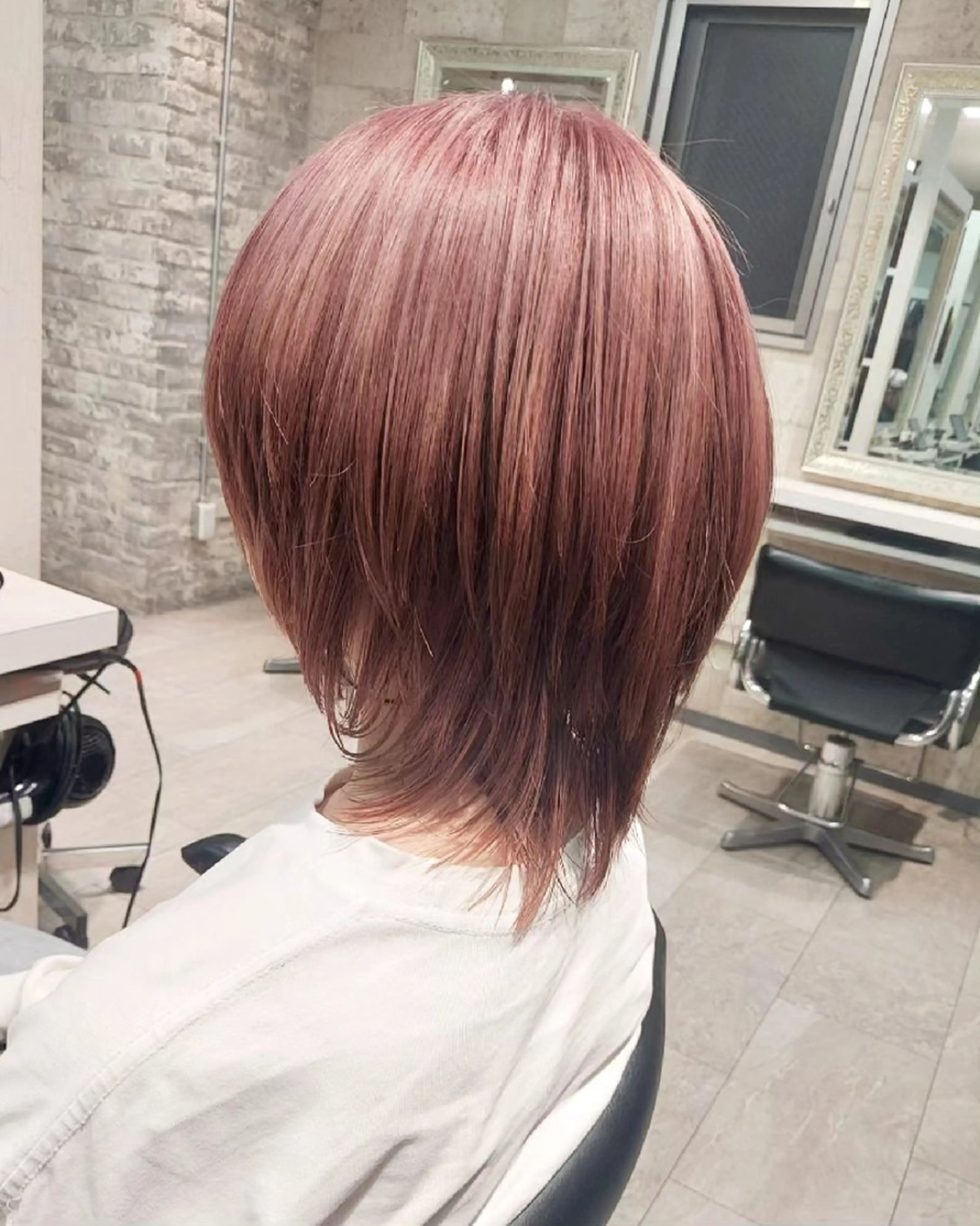 ショート カラー ベージュカラー ピンクカラー ピンクベージュ ウルフカット ヘアカラー トリートメント ブリーチ・ハイトーン 特化🎉内山のヘアスタイル