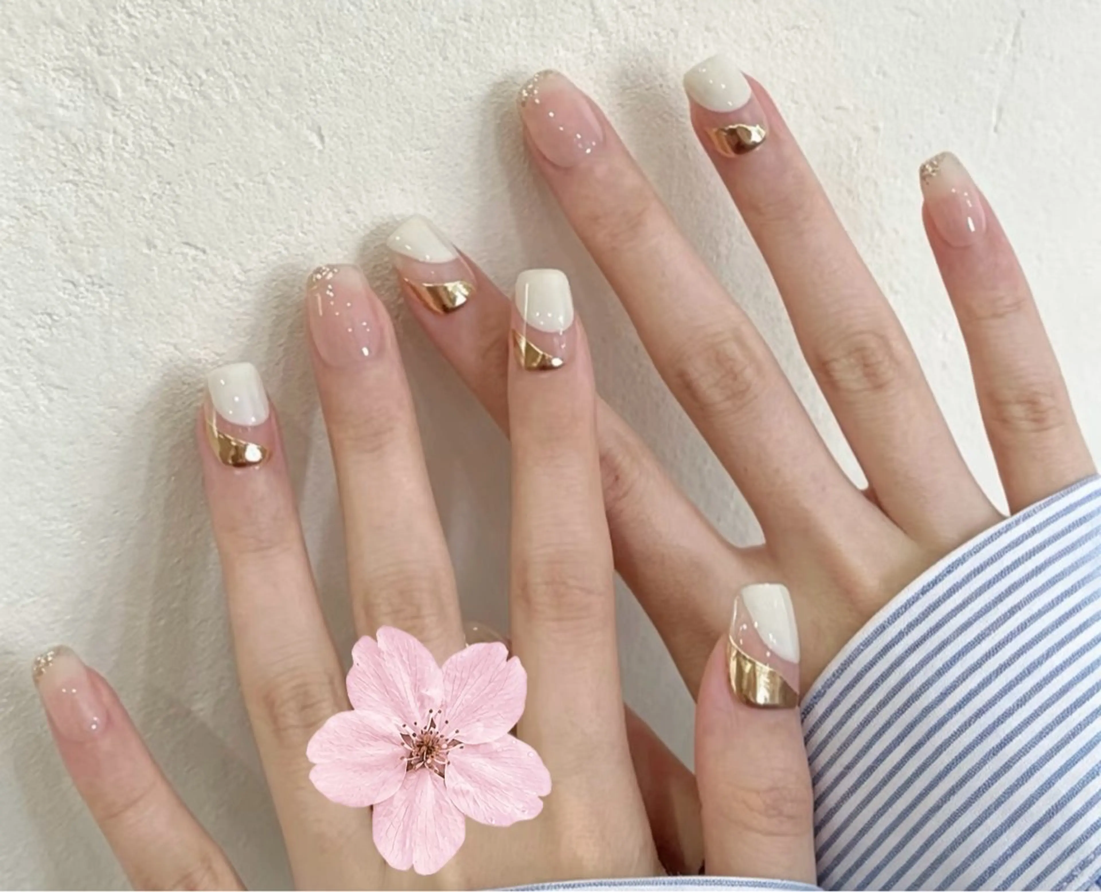 ネイル フレンチネイル ゴールド オフィスネイル シンプルネイル ハンドネイル キイ サロンのネイルデザイン