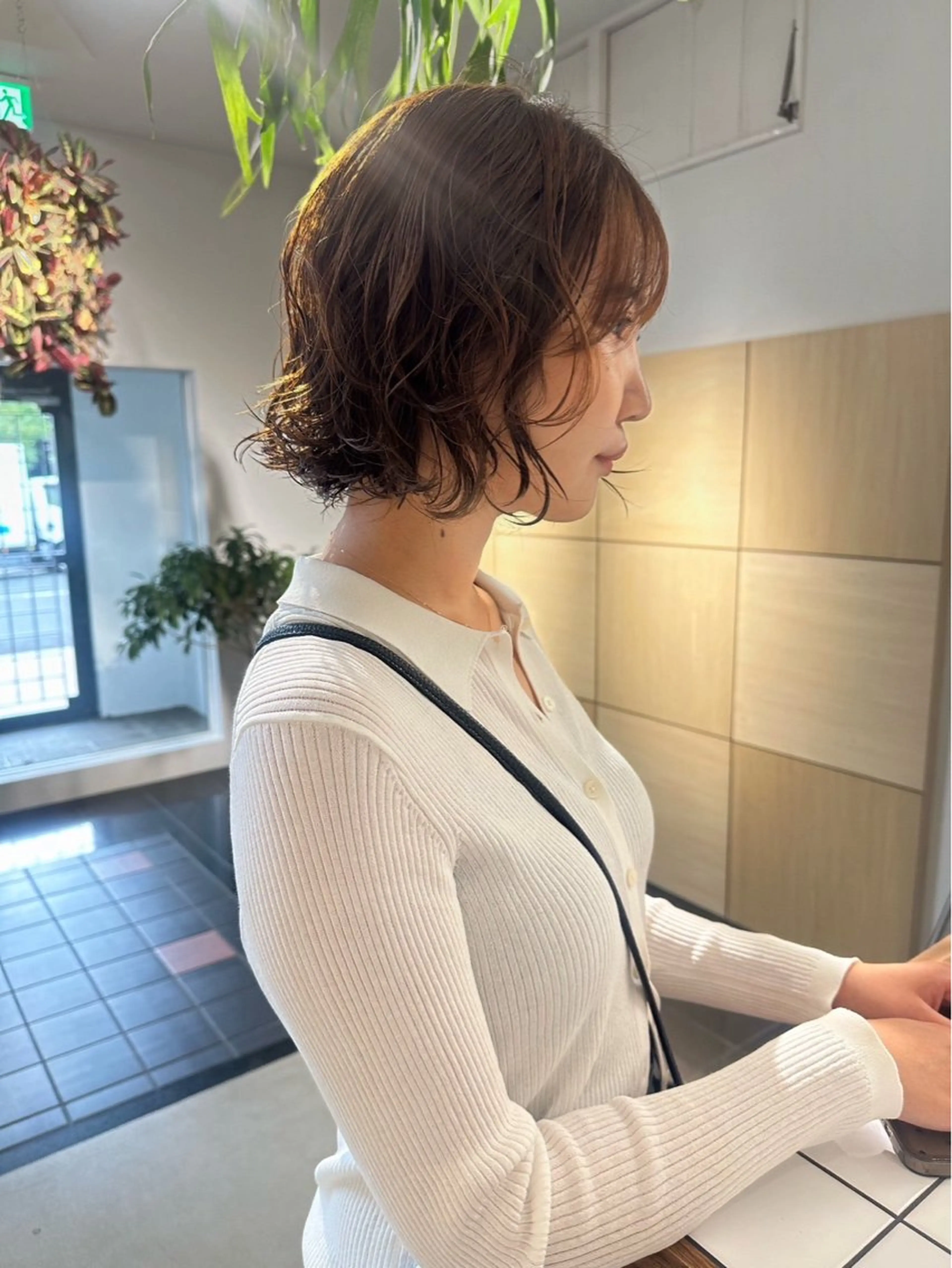ショート パーマ ボブ カット パーマ Yui⭐️ 透け感カラーのヘアスタイル