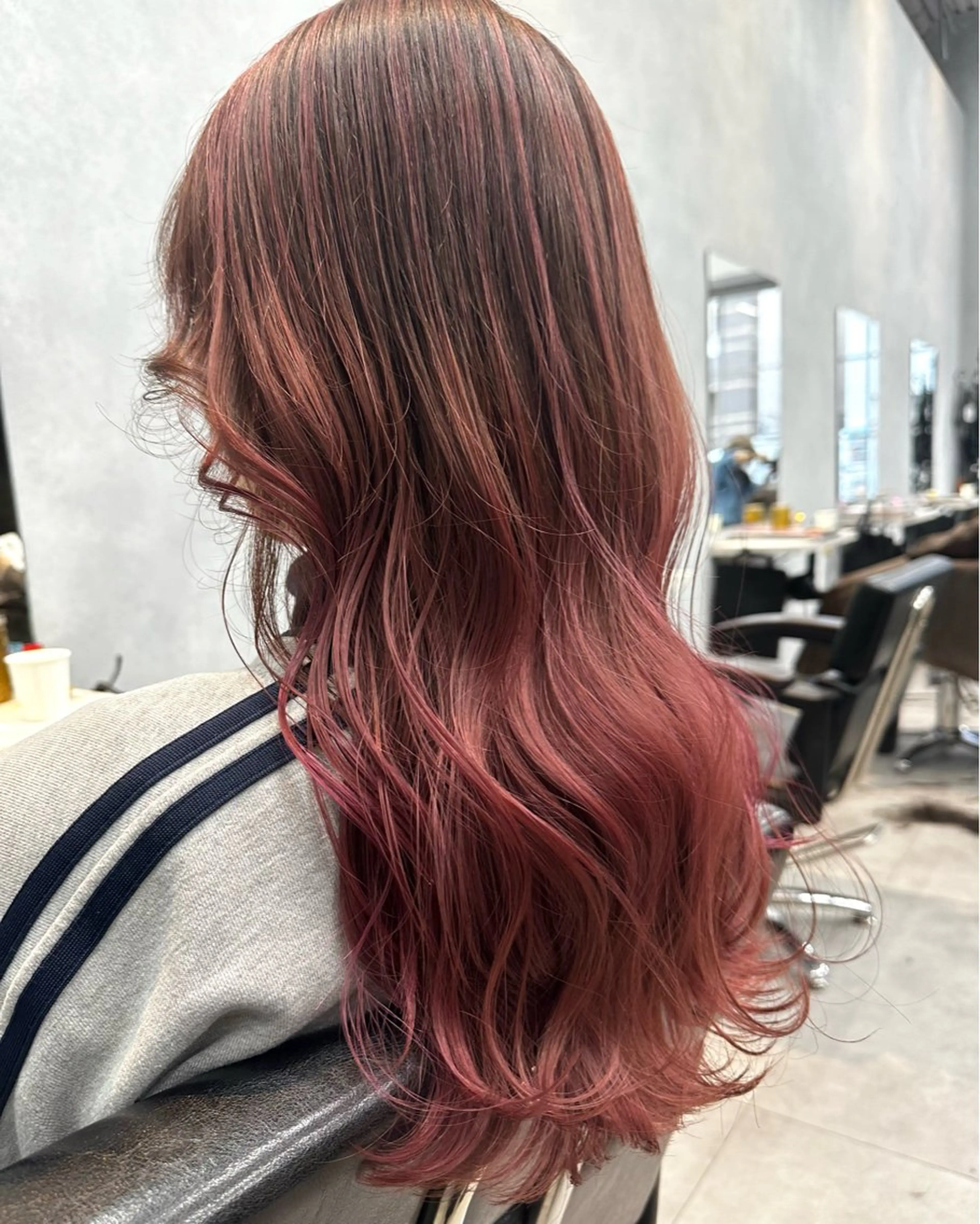 ロング カラー バレイヤージュ レイヤーカット ロング カット ヘアカラー 🎀♥️推しカラー tomoka💜🍭のヘアスタイル