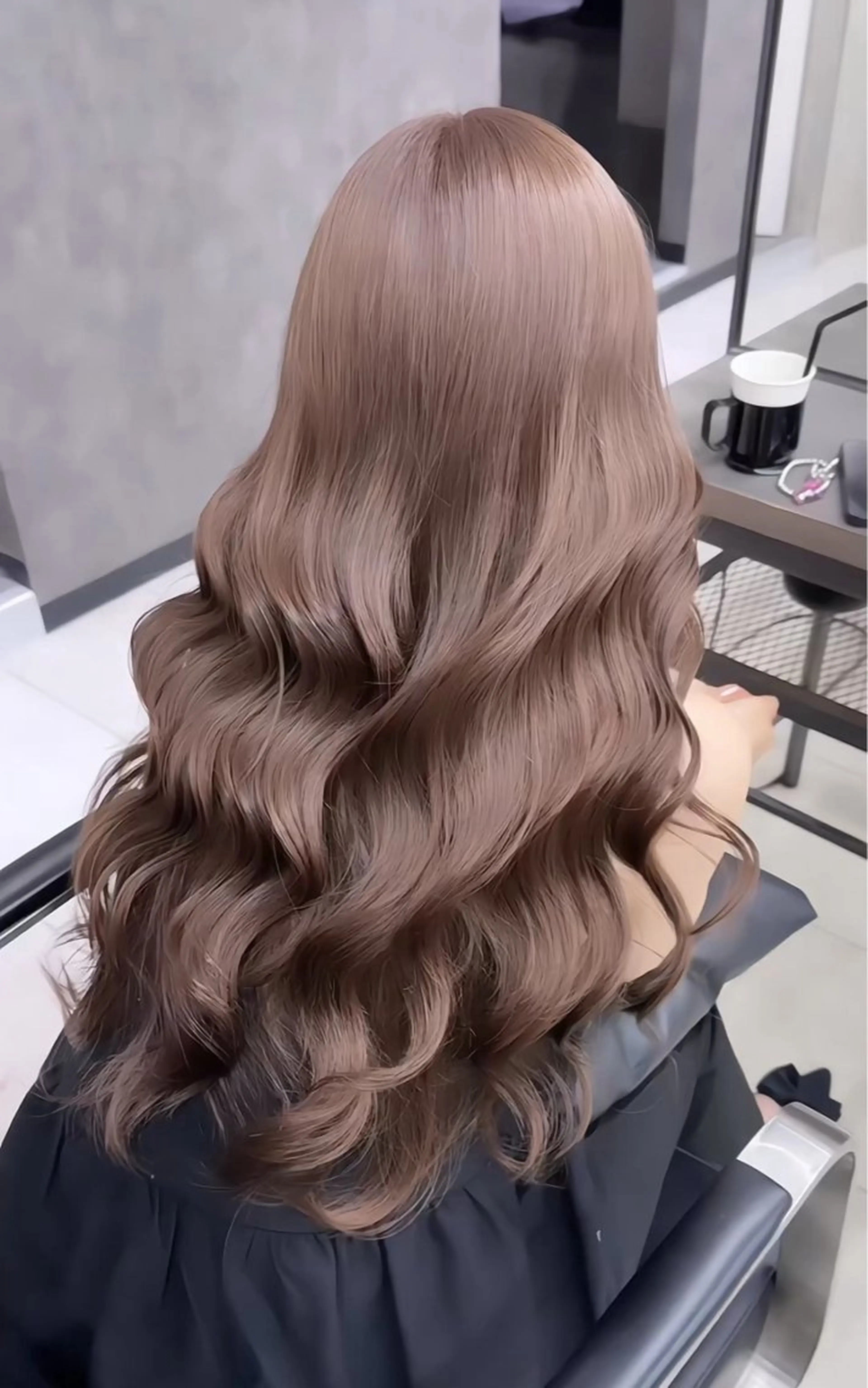 ロング カラー ミルクティー・ピンク 甘モテカラー/emaのヘアスタイル