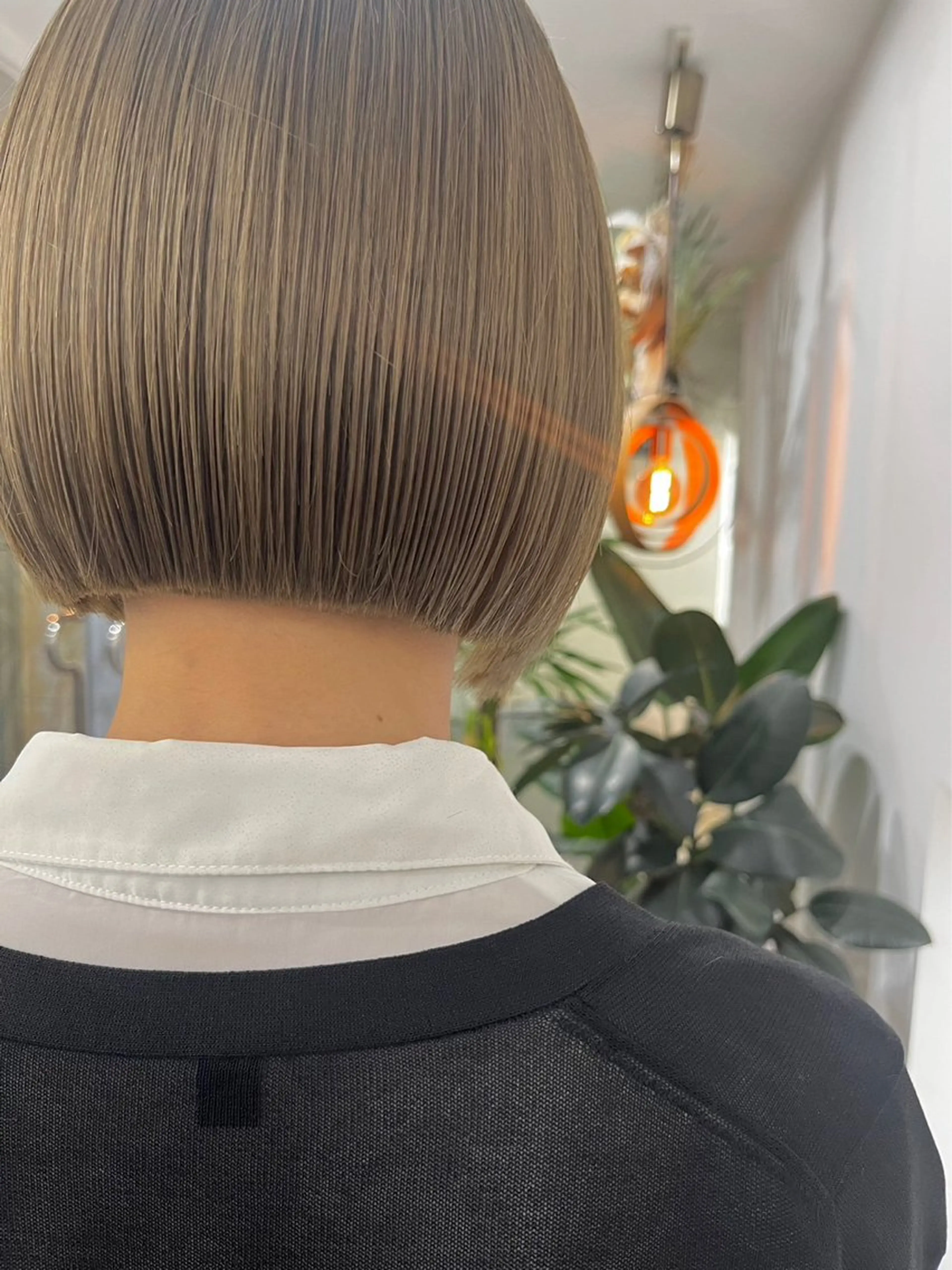 ショート カラー コバヤシ リョウのヘアスタイル