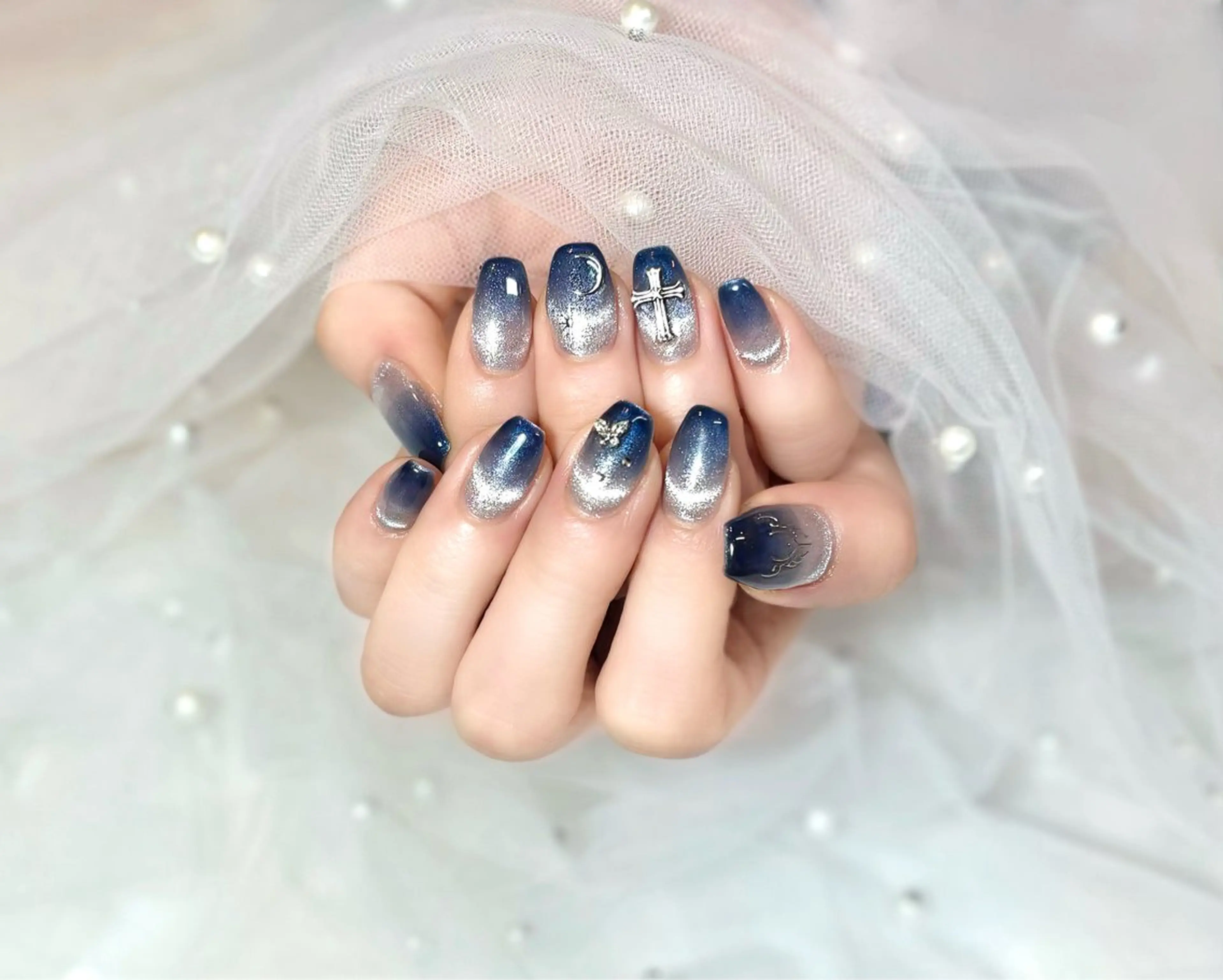 ネイル グラデーション 韓国ネイル マグネットネイル ネイビー Chat　noir所属・【chatnoir】 MIYUのネイルデザイン