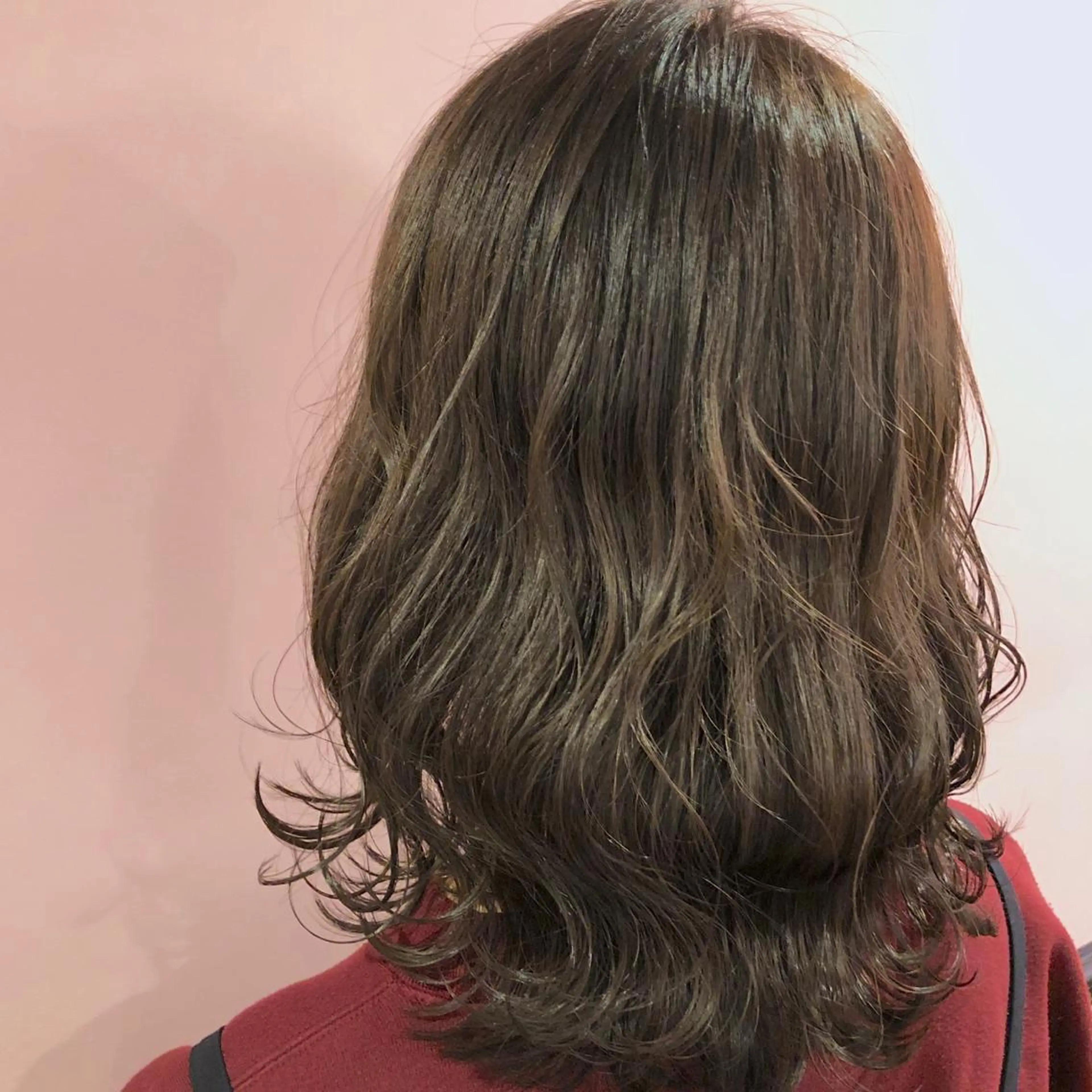 ミディアム カラー アッシュ ベージュカラー カット ヘアカラー トリートメント ✨髪質改善縮毛矯正✨ 宇田川修平のエステ・リラクイメージ