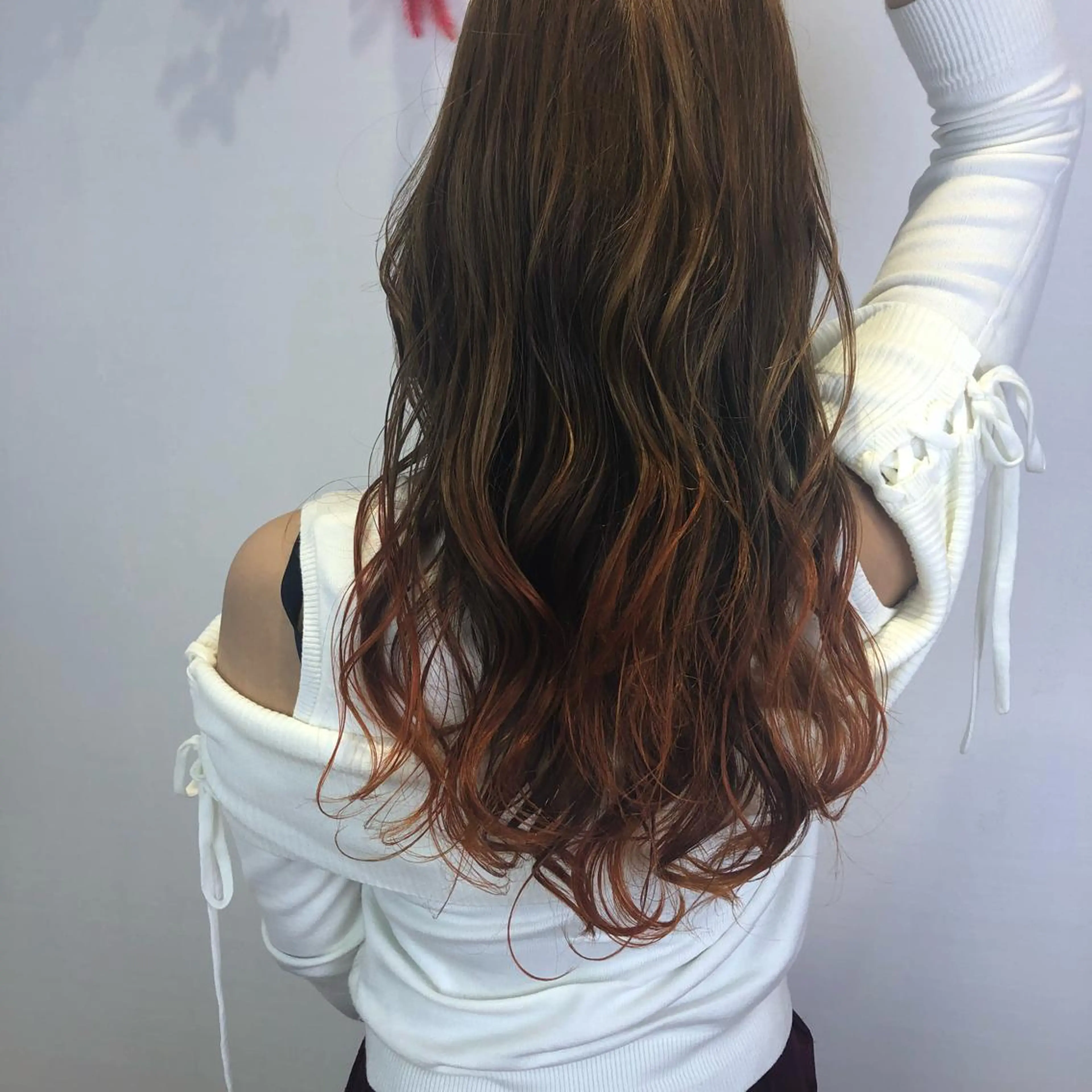 ロング カラー グラデーションカラー オレンジ 小顔レイヤー/ ベージュ🤍Rieのヘアスタイル