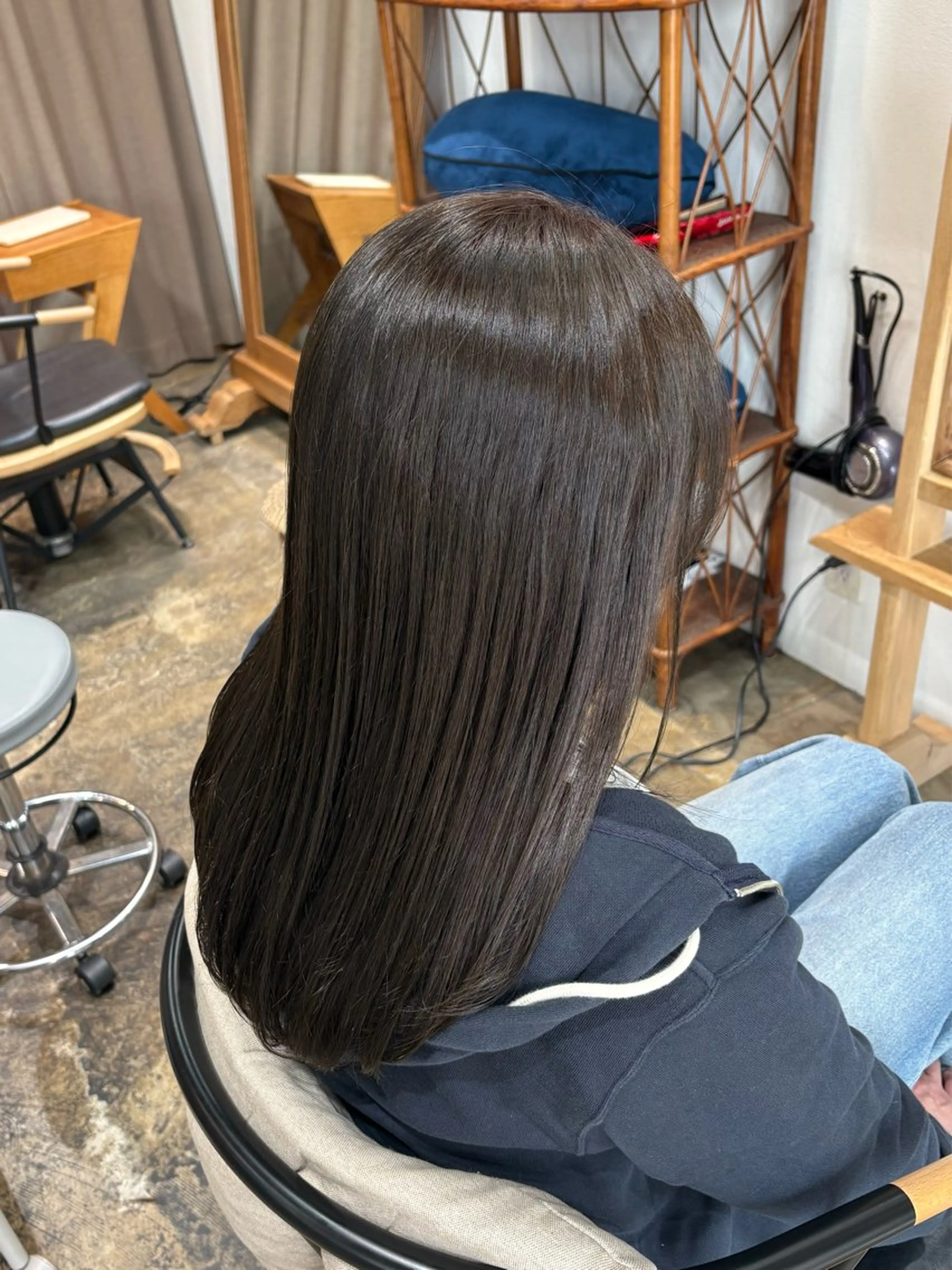 セミロング アッシュ カット ヘアカラー 樽川 紗月のヘアスタイル