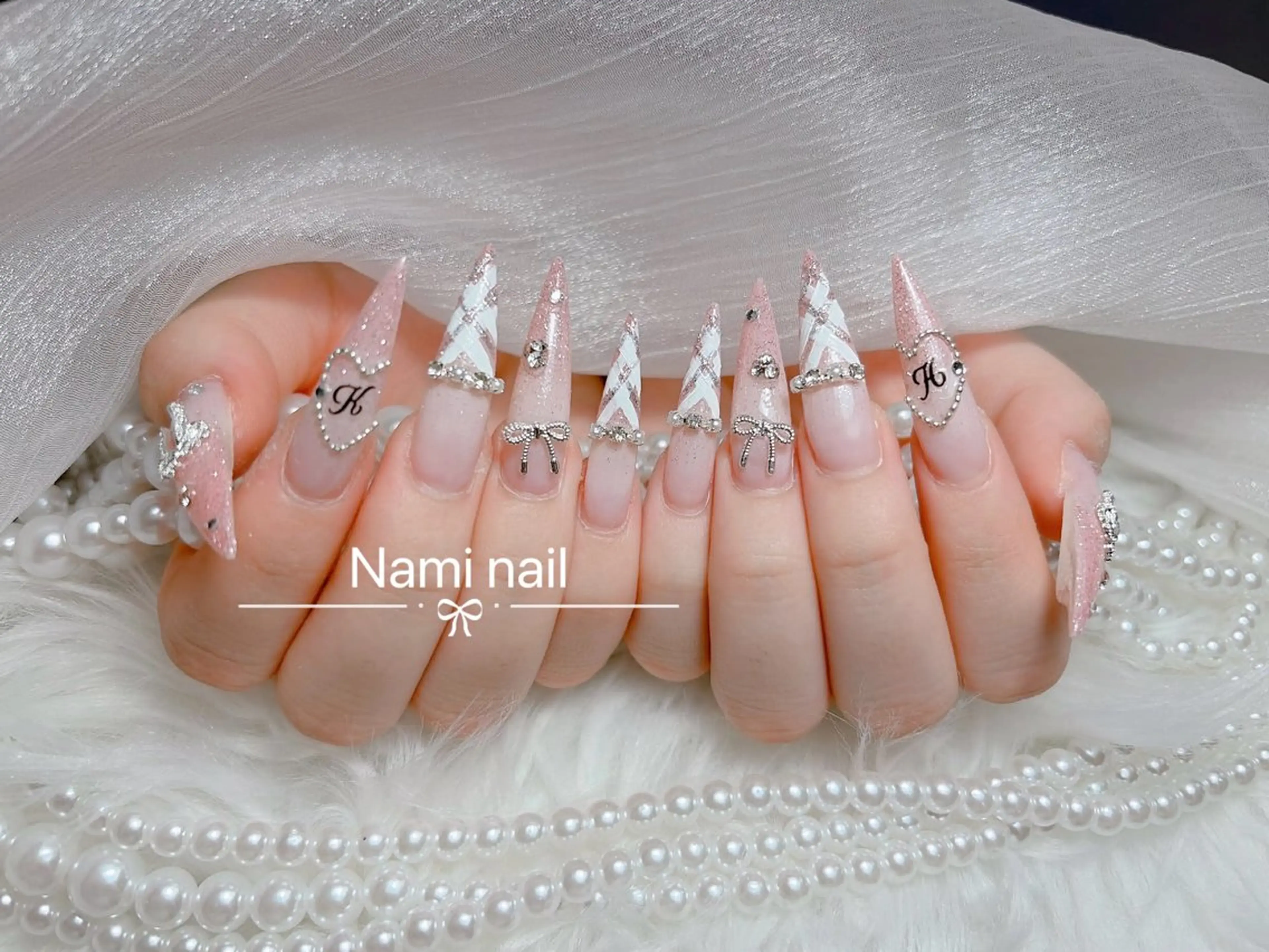 ネイル 長さ出し ガーリー 韓国ネイル ロングネイル 持ち込み ハンドネイル Nami nail salonのネイルデザイン