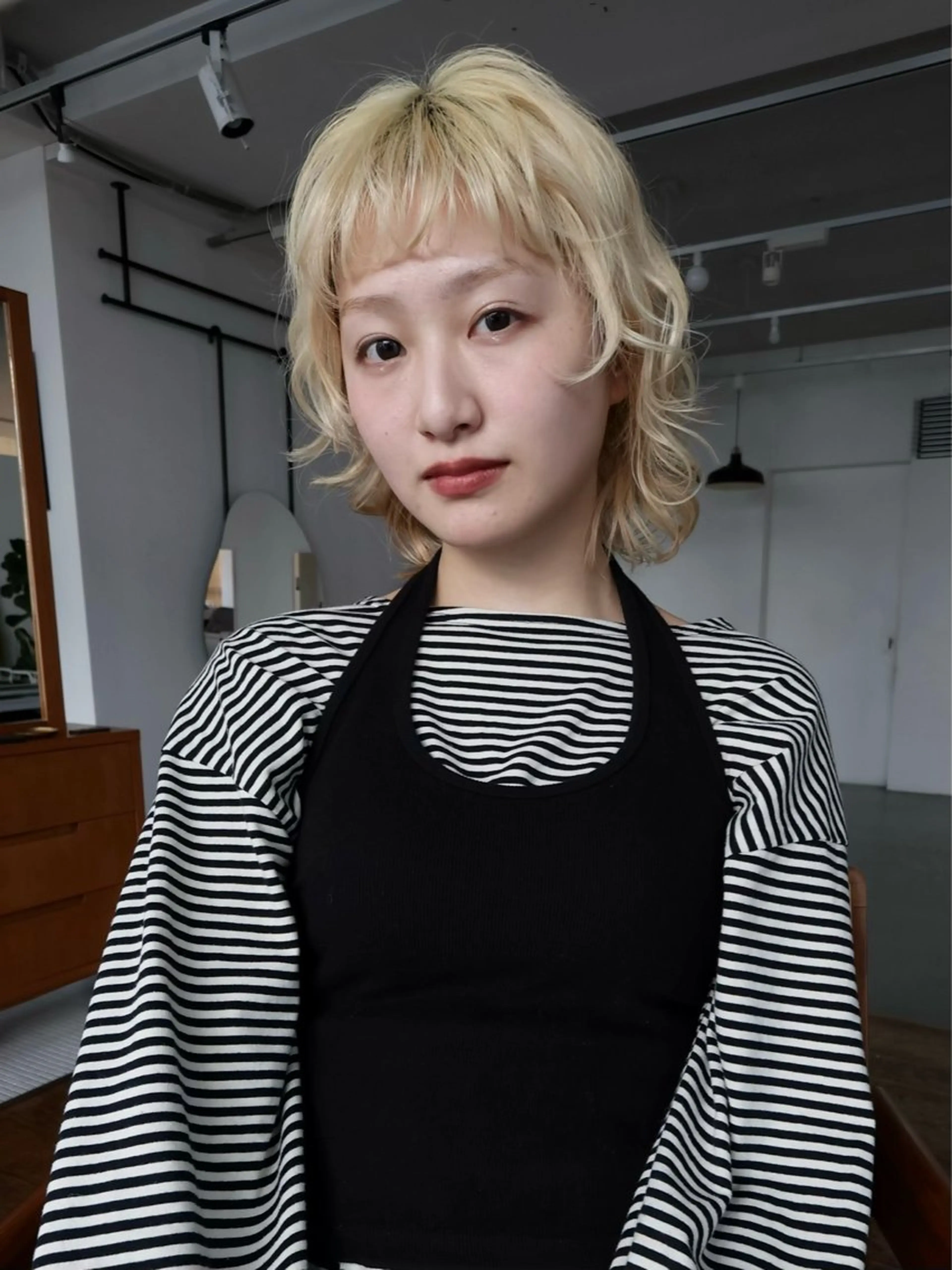 ショート カラー 抜きっぱなしブロンド ハイトーンカラー ito suzuco @suc__asのヘアスタイル