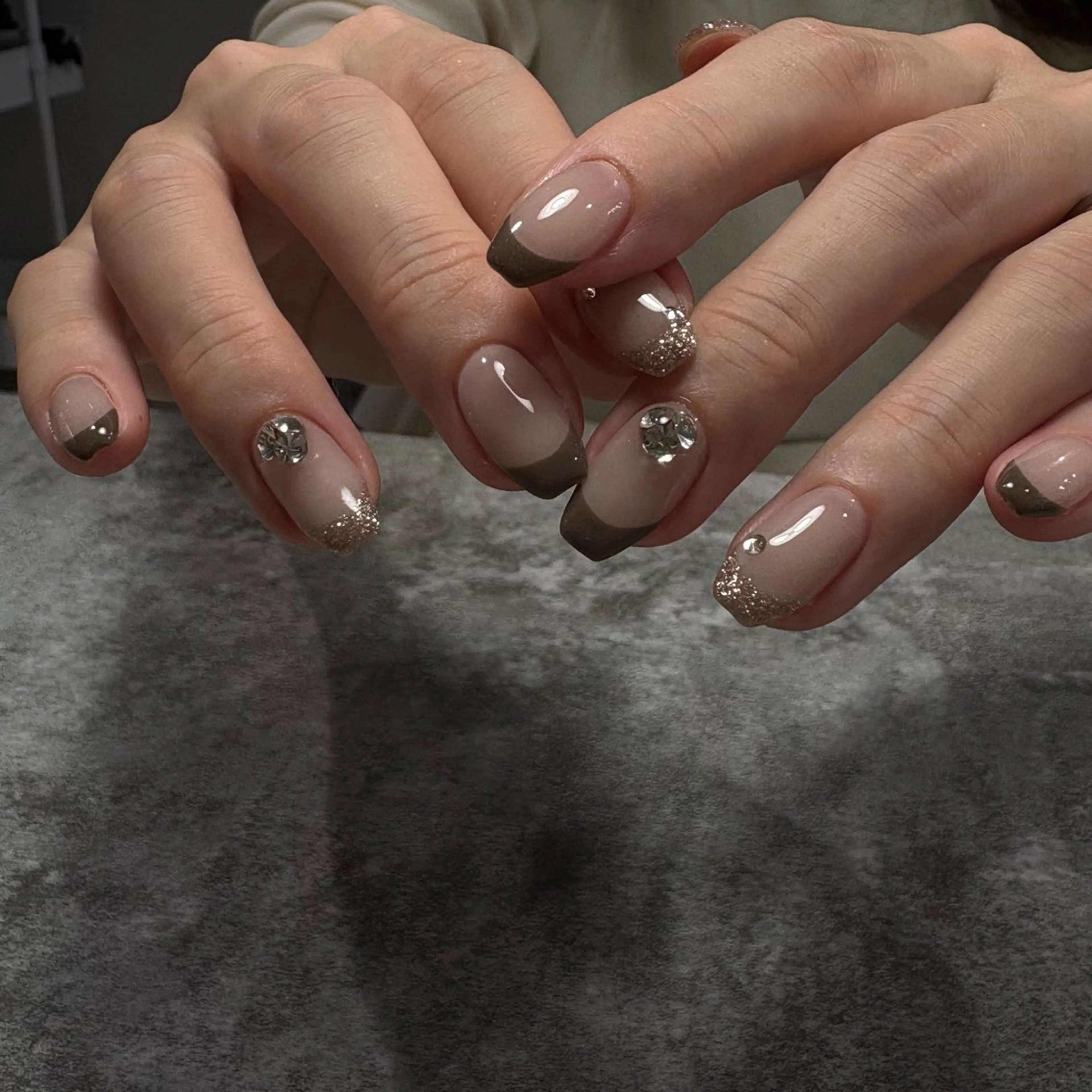 ネイル ストーンネイル ハンドネイル Nailsalon Lebelのネイルデザイン