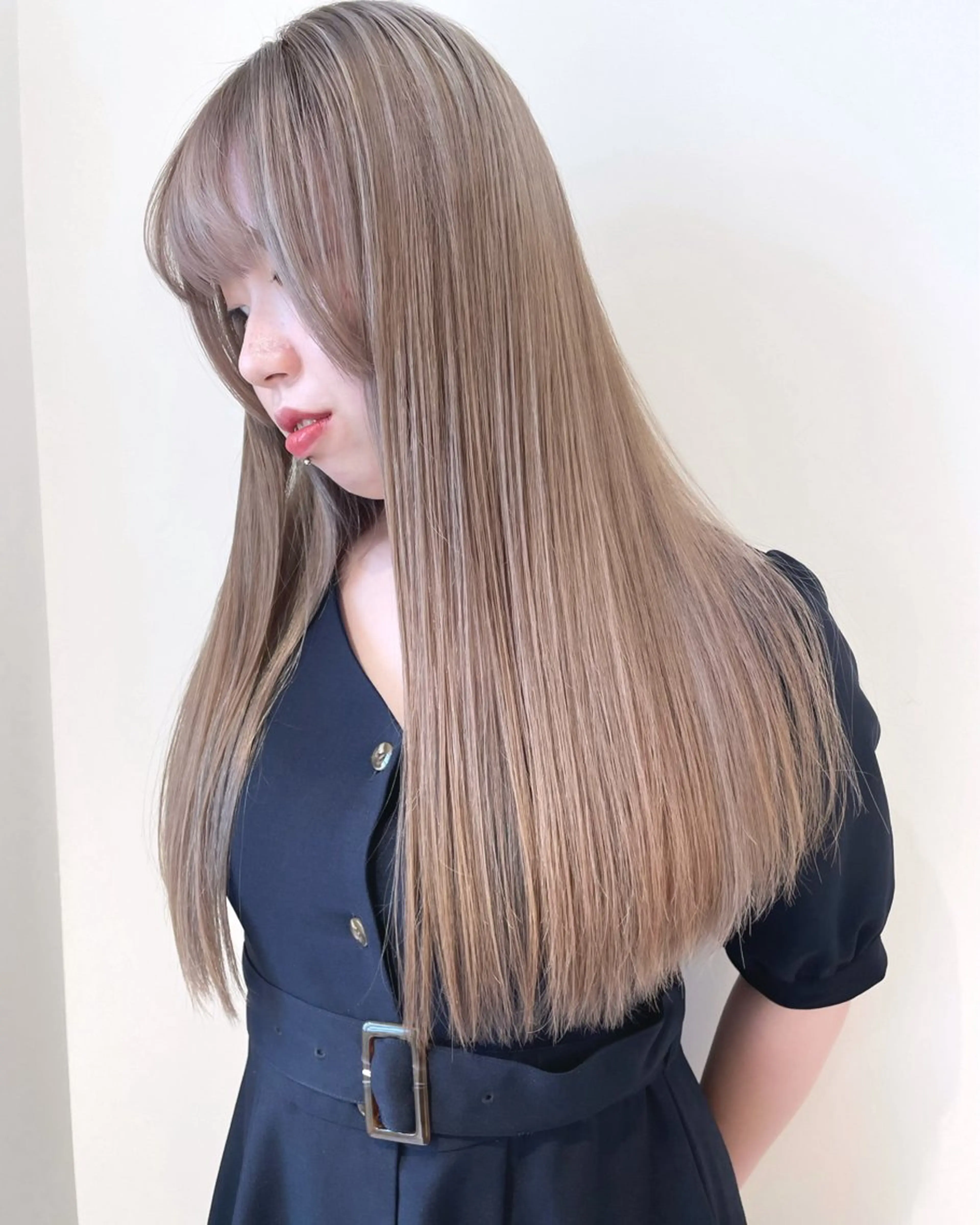 【透明感ケアブリーチ】ダブルカラー+髪質別トリートメント（鎖骨下ロング料金+1000円）（2回ブリーチ+3000円）の写真