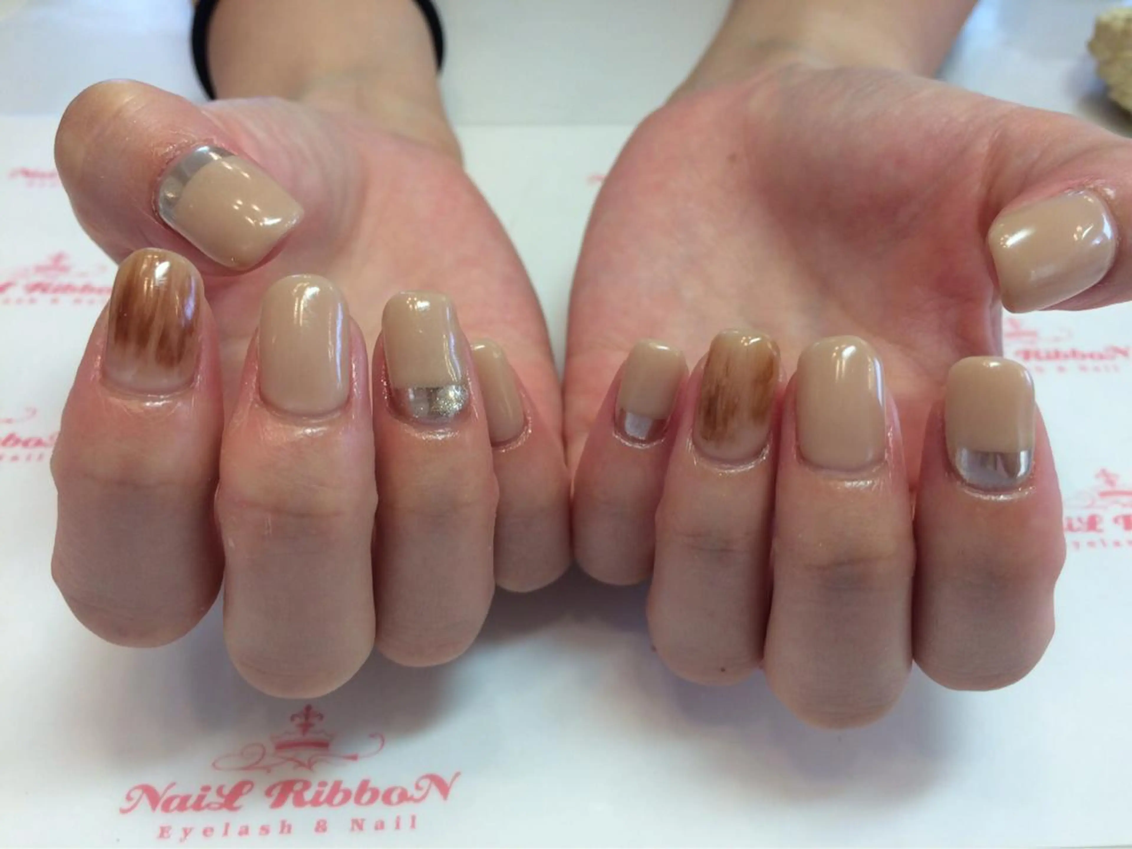 ネイル ネイルリボン 受付スタッフのネイルデザイン