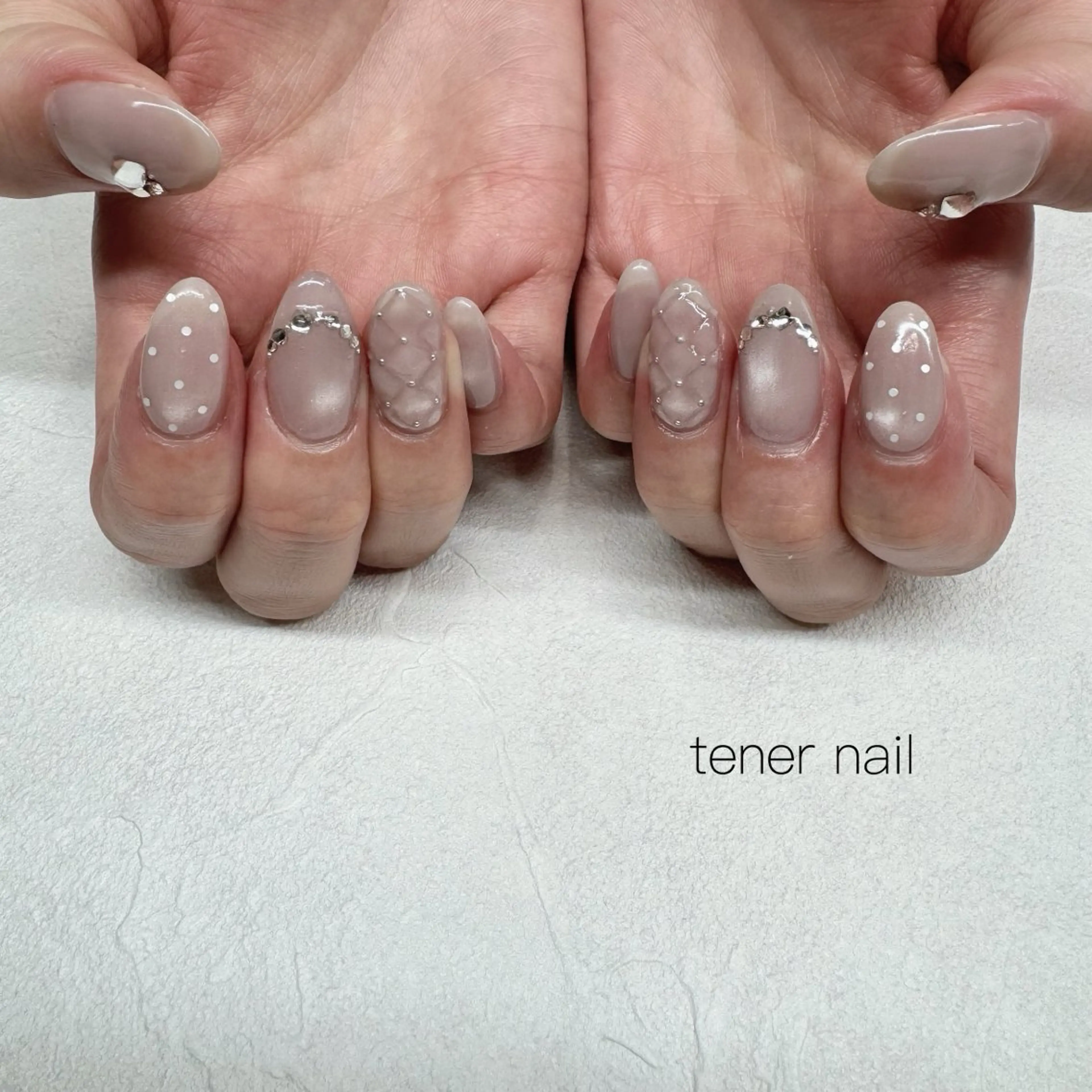 ネイル キラキラネイル ワンホンネイル ハンドネイル tener  nail  テネルネイル所属・テネルネイル tener nailのネイルデザイン
