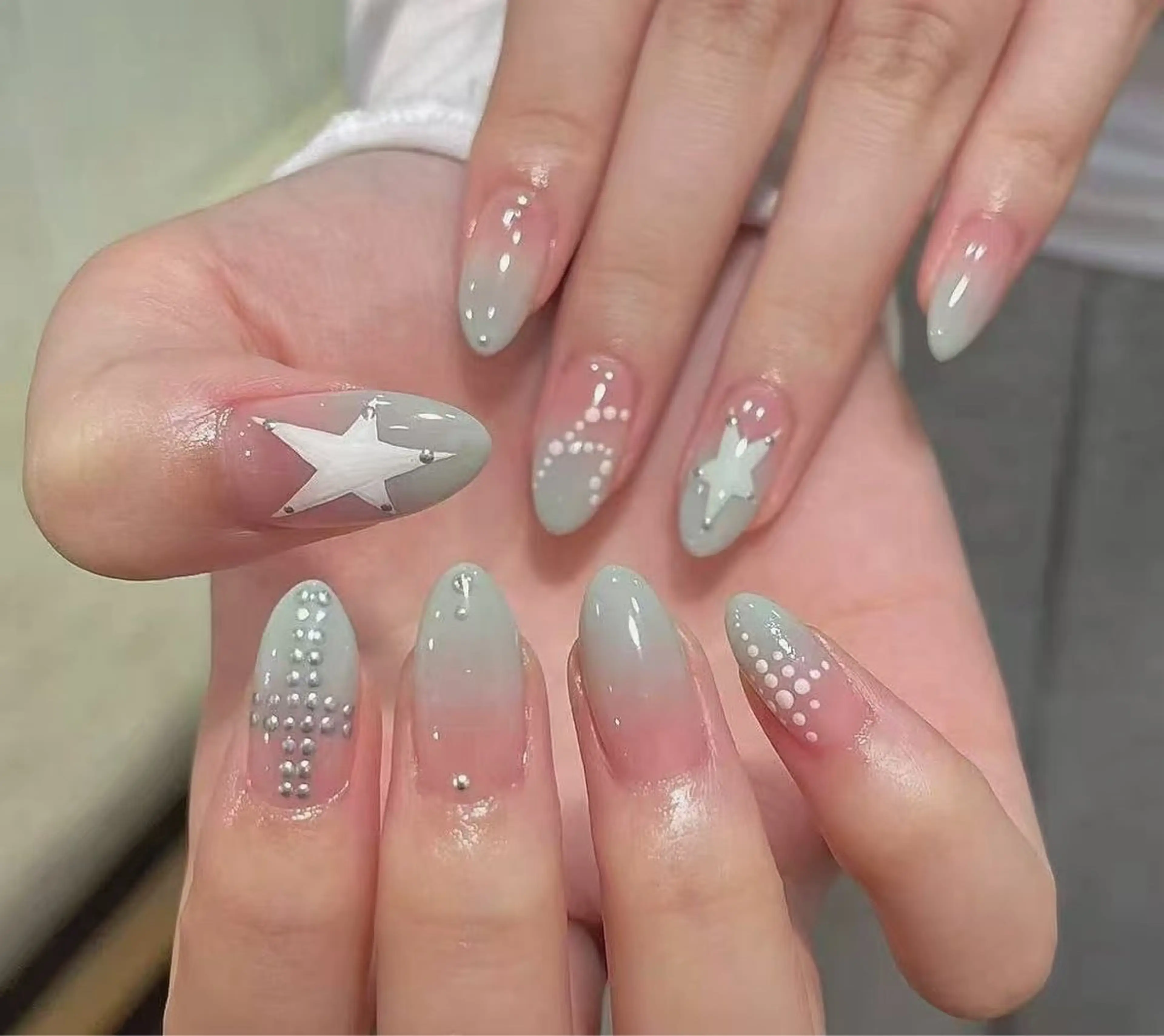 ネイル オーロラネイル フラワーネイル フットネイル フレンチネイル ジェルネイル ハンドネイル 相沢 さやかのネイルデザイン