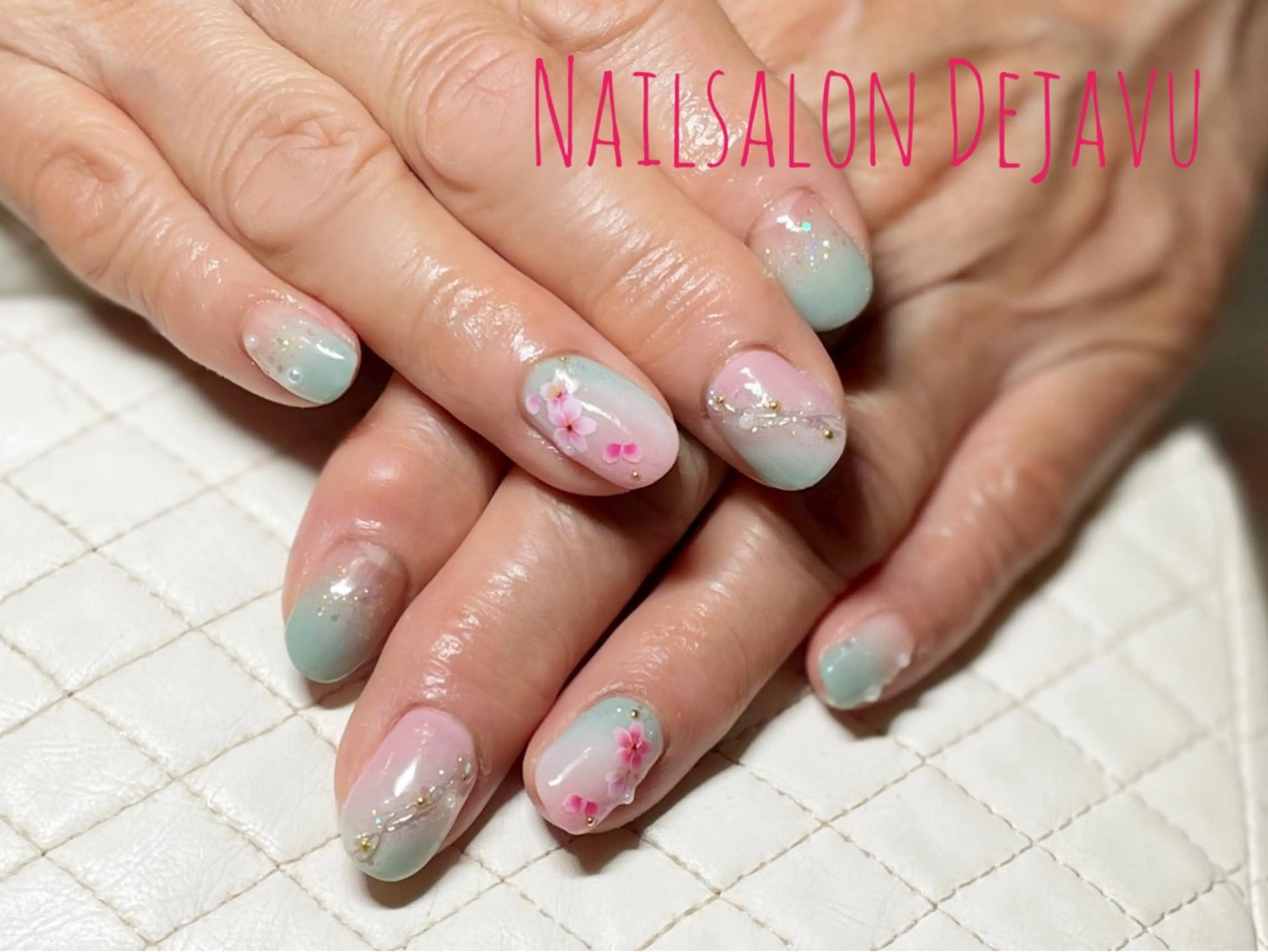 ネイル 桜ネイル 春ネイル ストーンネイル ハンドネイル Nail salon Dejavu 🌿のネイルデザイン