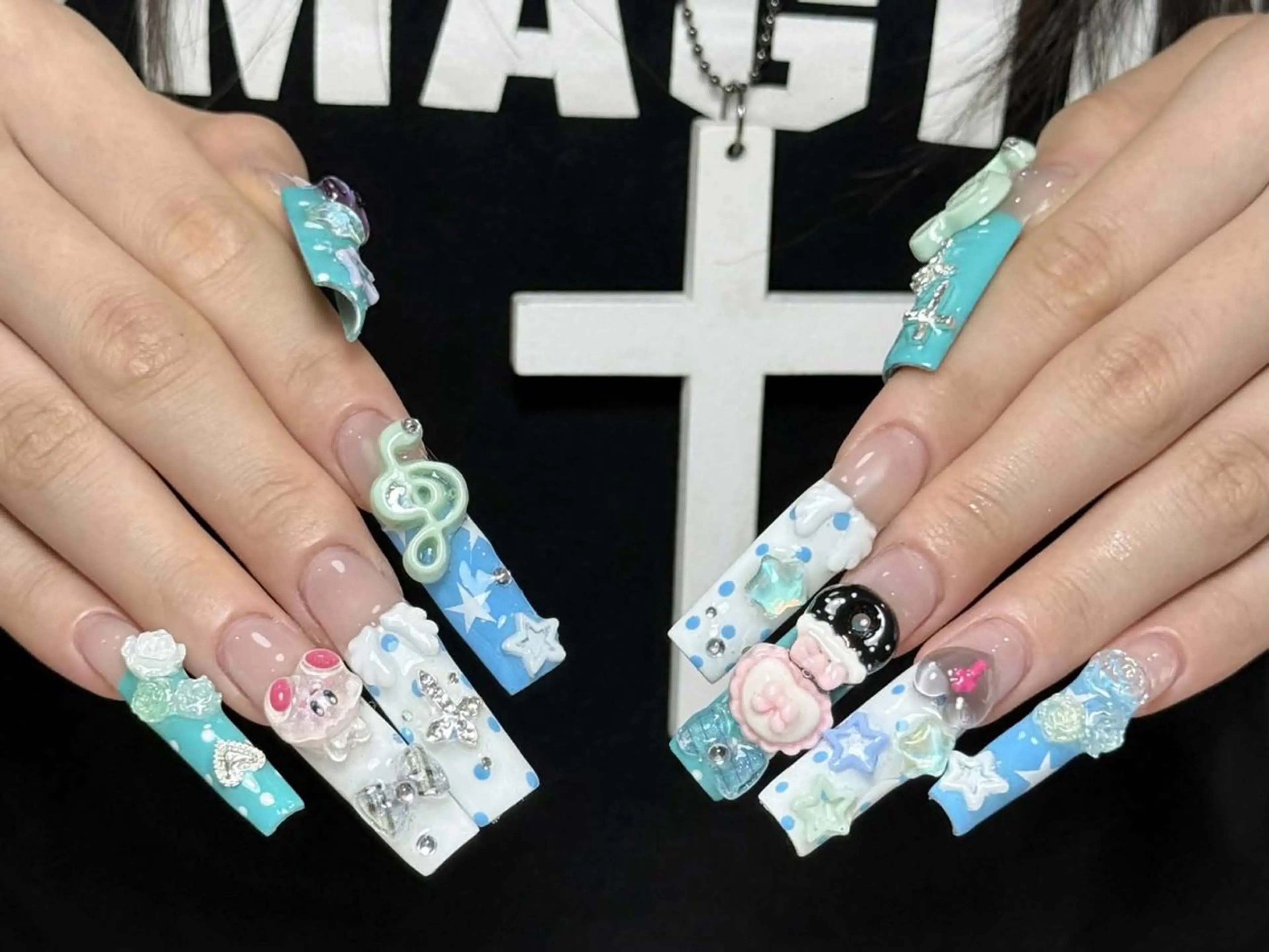 ネイル チークネイル ドット フレンチネイル グラデーション ハート ハンドネイル ハンドケア Eli Nails 新宿のネイルデザイン