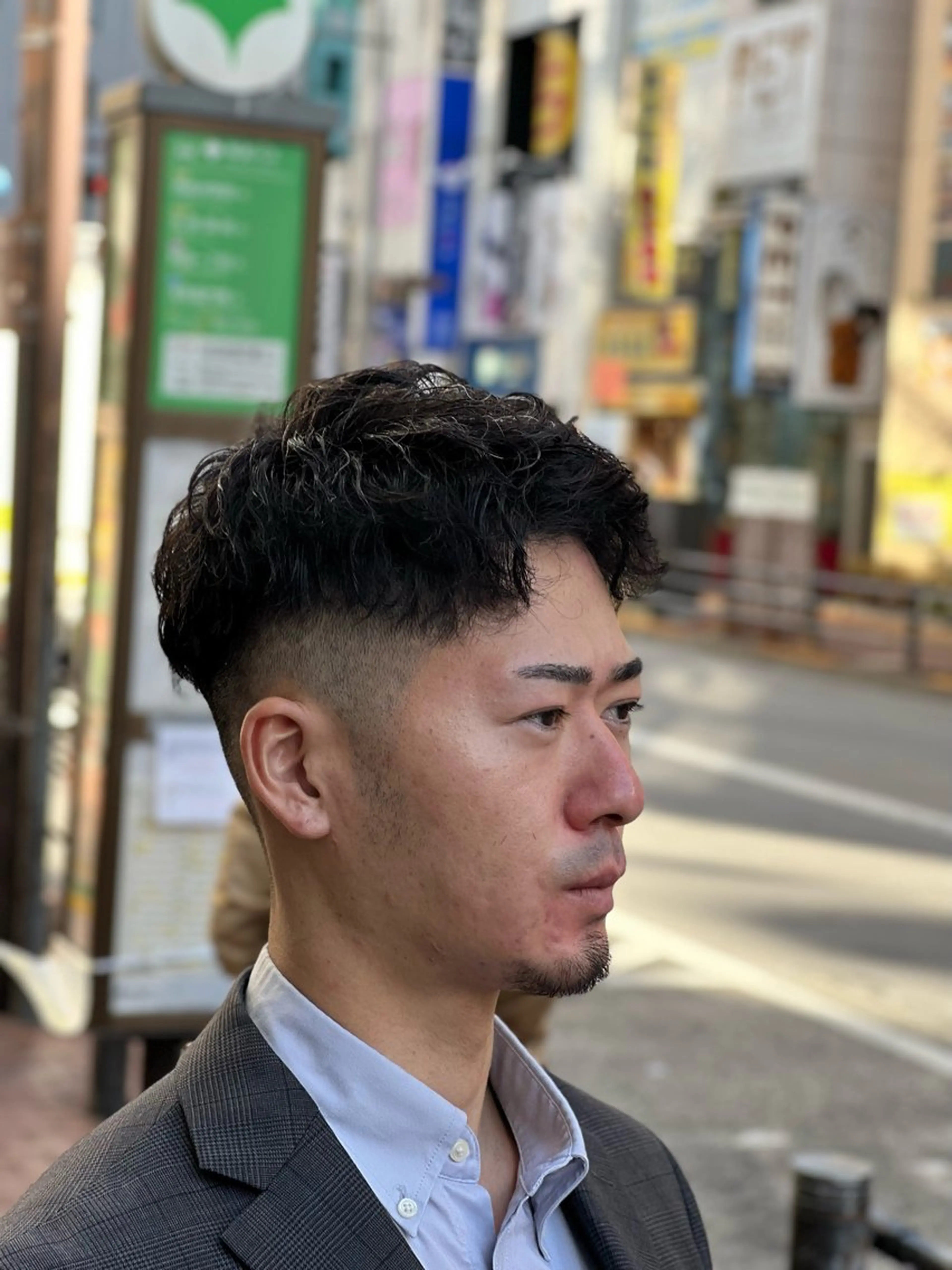 ショート パーマ メンズ フェードカット スペインカール 猪井 明のヘアスタイル