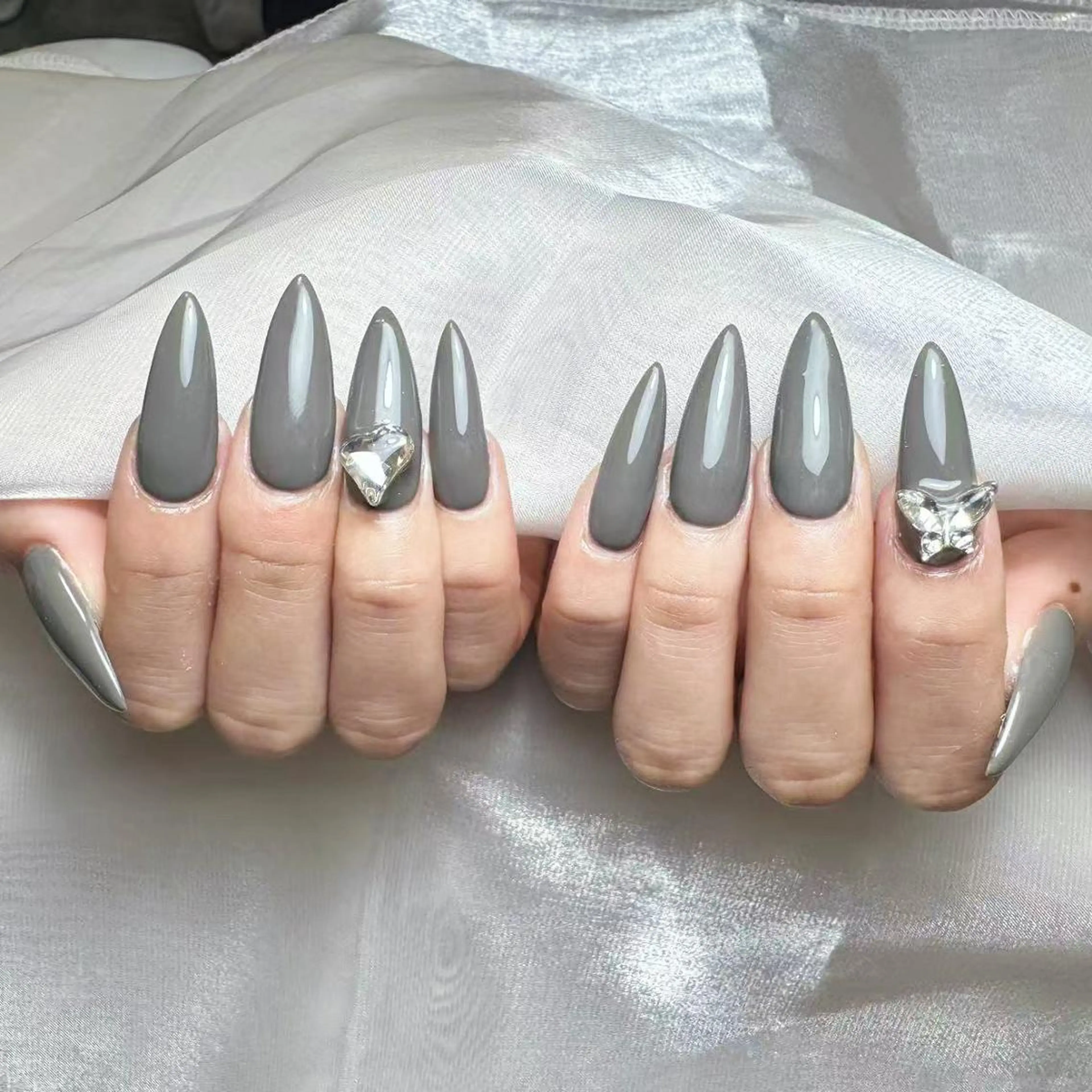 ネイル アートネイル オーロラネイル ガーリー キラキラネイル 韓国ネイル Leah 💅のネイルデザイン