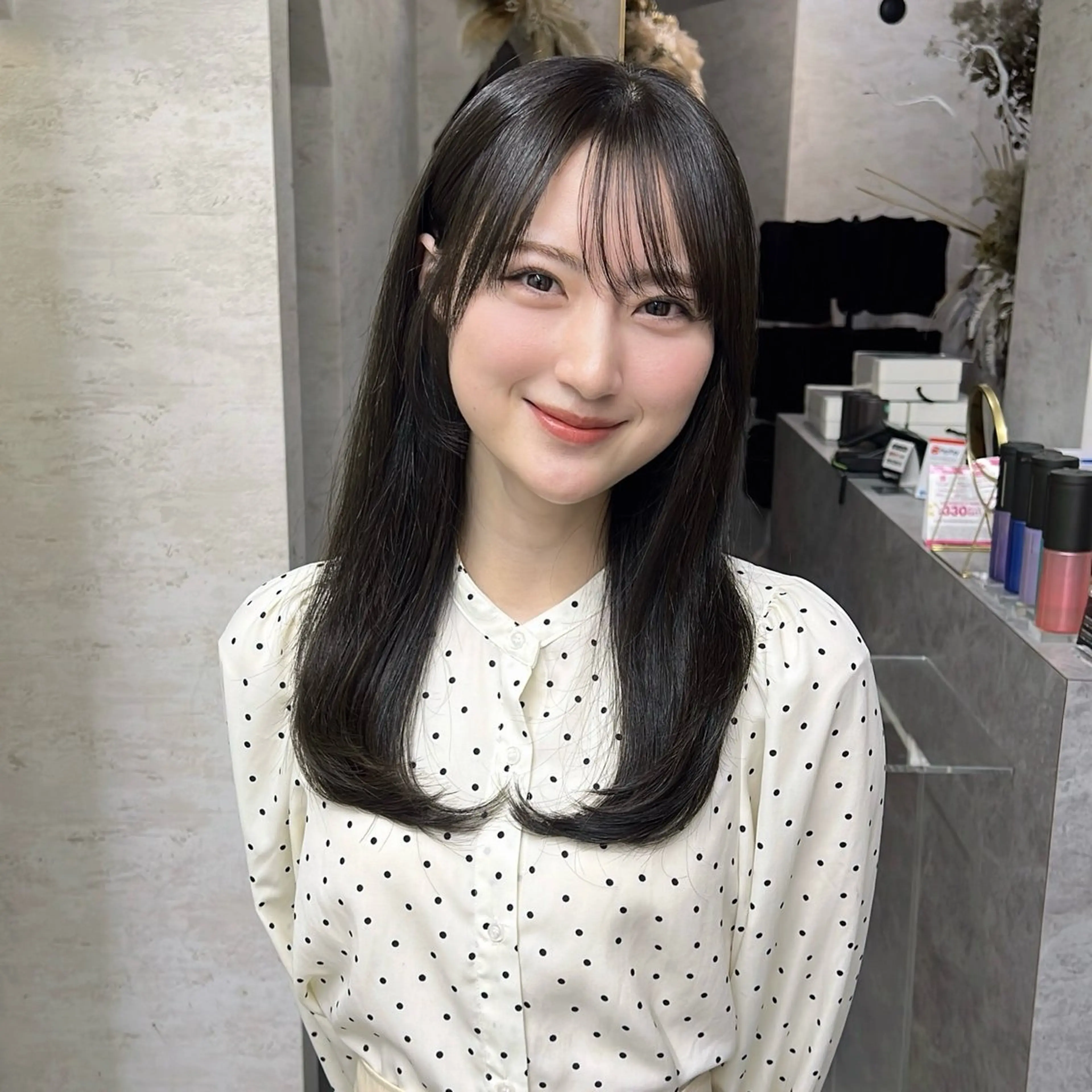 ロング カラー ベージュカラー 透明感カラー オリーブベージュ 顔周りカット カット 縮毛矯正 トリートメント 縮毛矯正/レイヤー カットtomonaのヘアスタイル