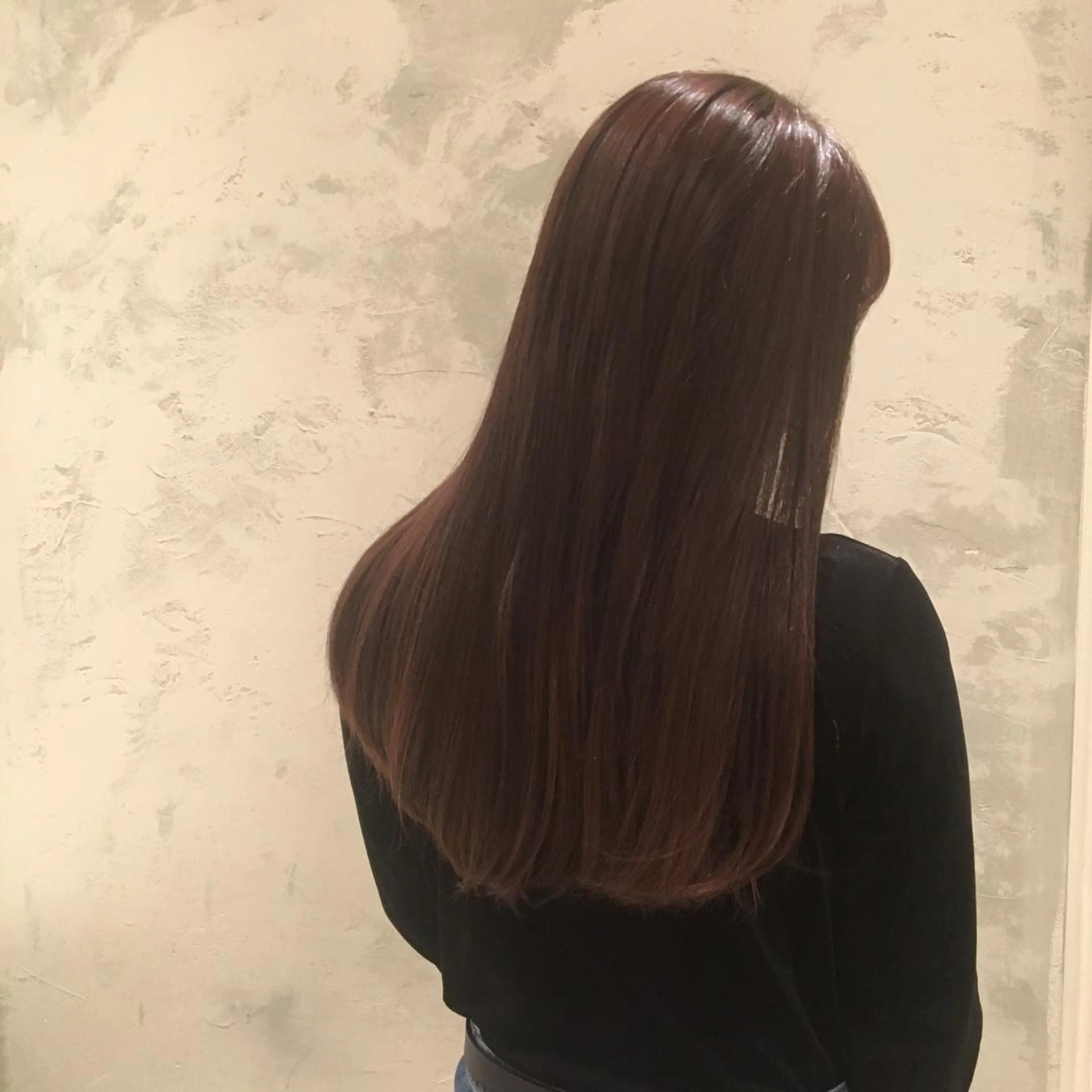 ロング SAKINO. ベージュカラーのヘアスタイル