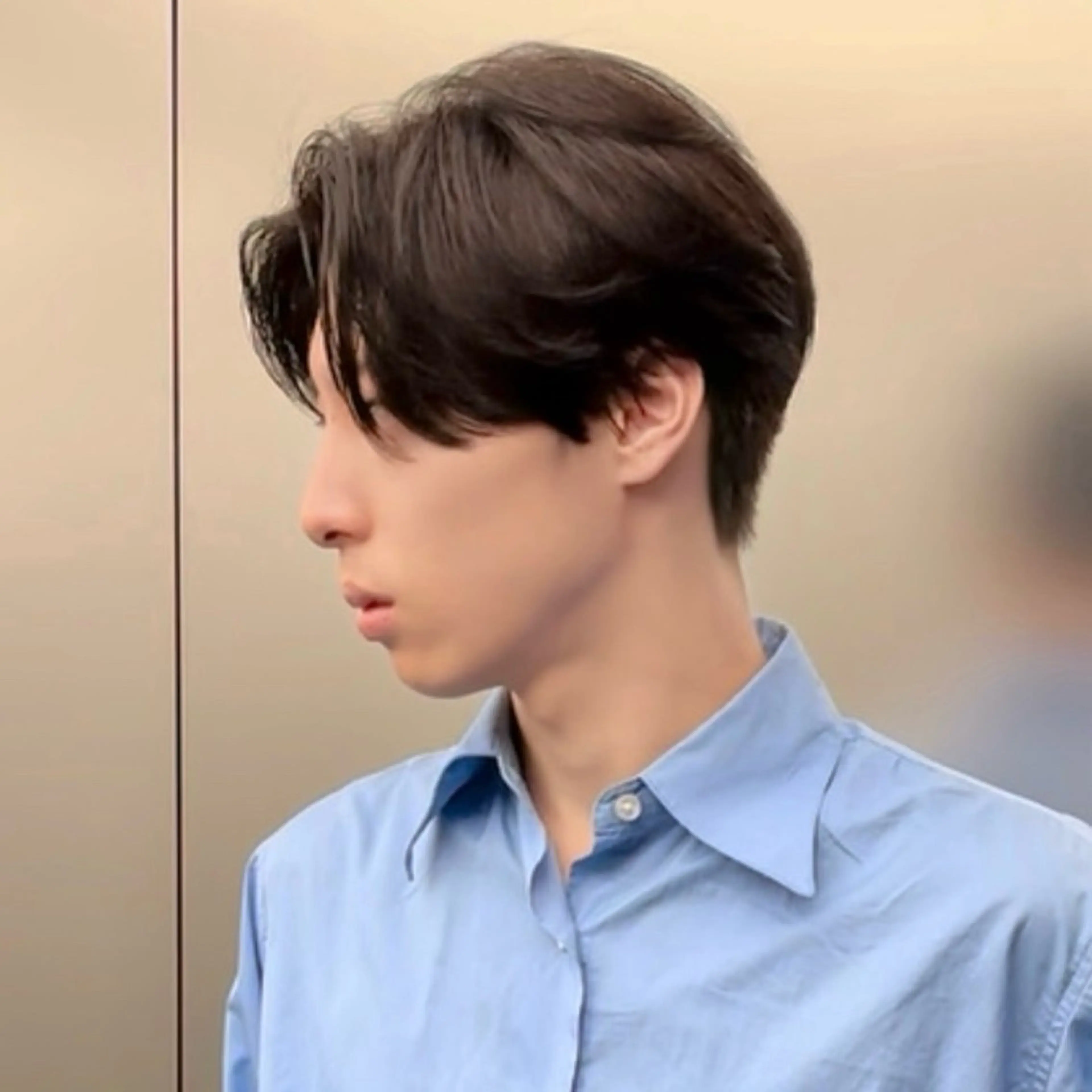 メンズ センターパート ダウンパーマ カルマパーマ マッシュ メンズパーマ 新宿/韓国レイヤー/ 顔まわり/メンズヘアのヘアスタイル