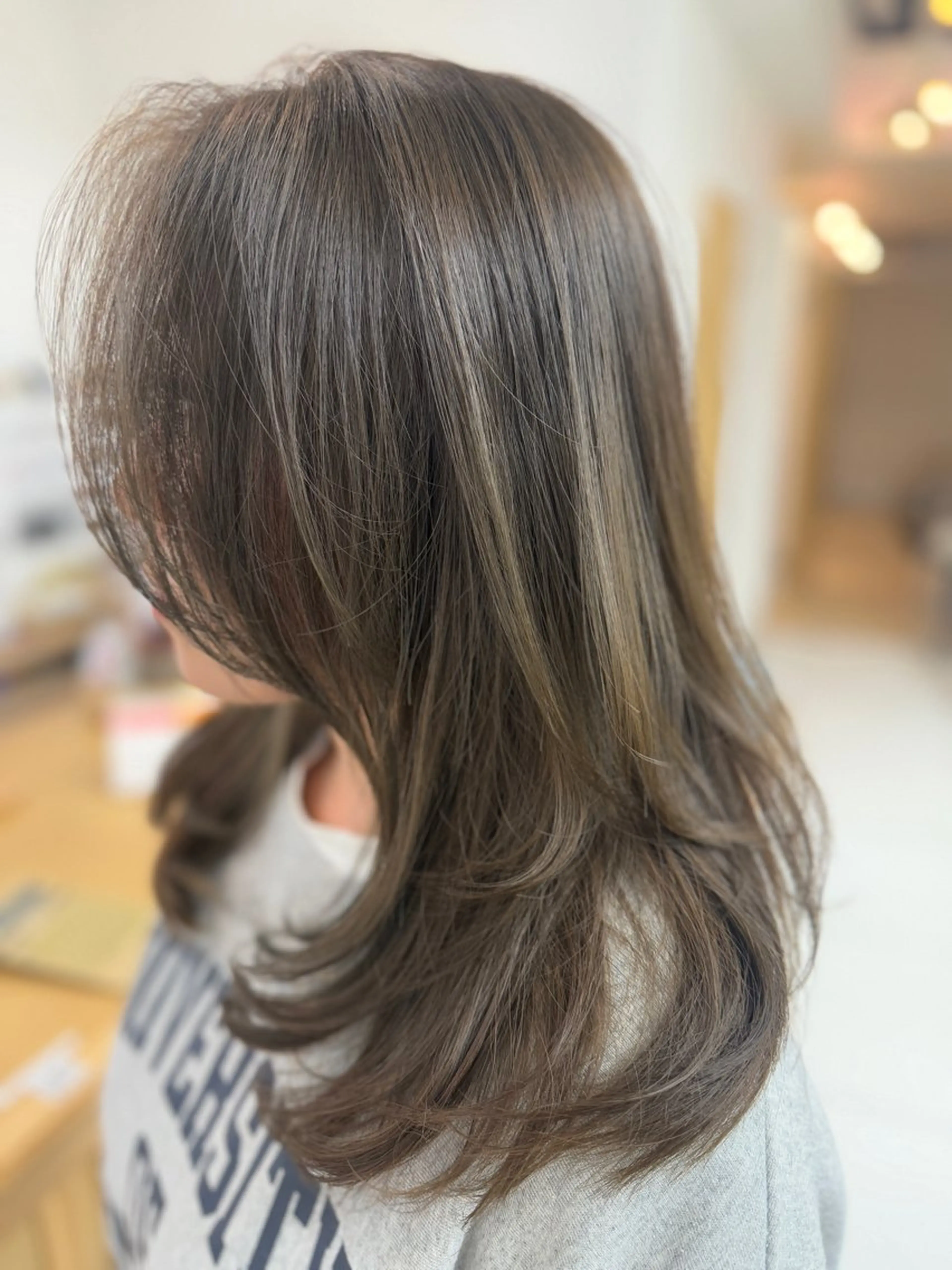セミロング ヘアカラー ✨オール年代🆗 🤍ウチダアユコのヘアスタイル