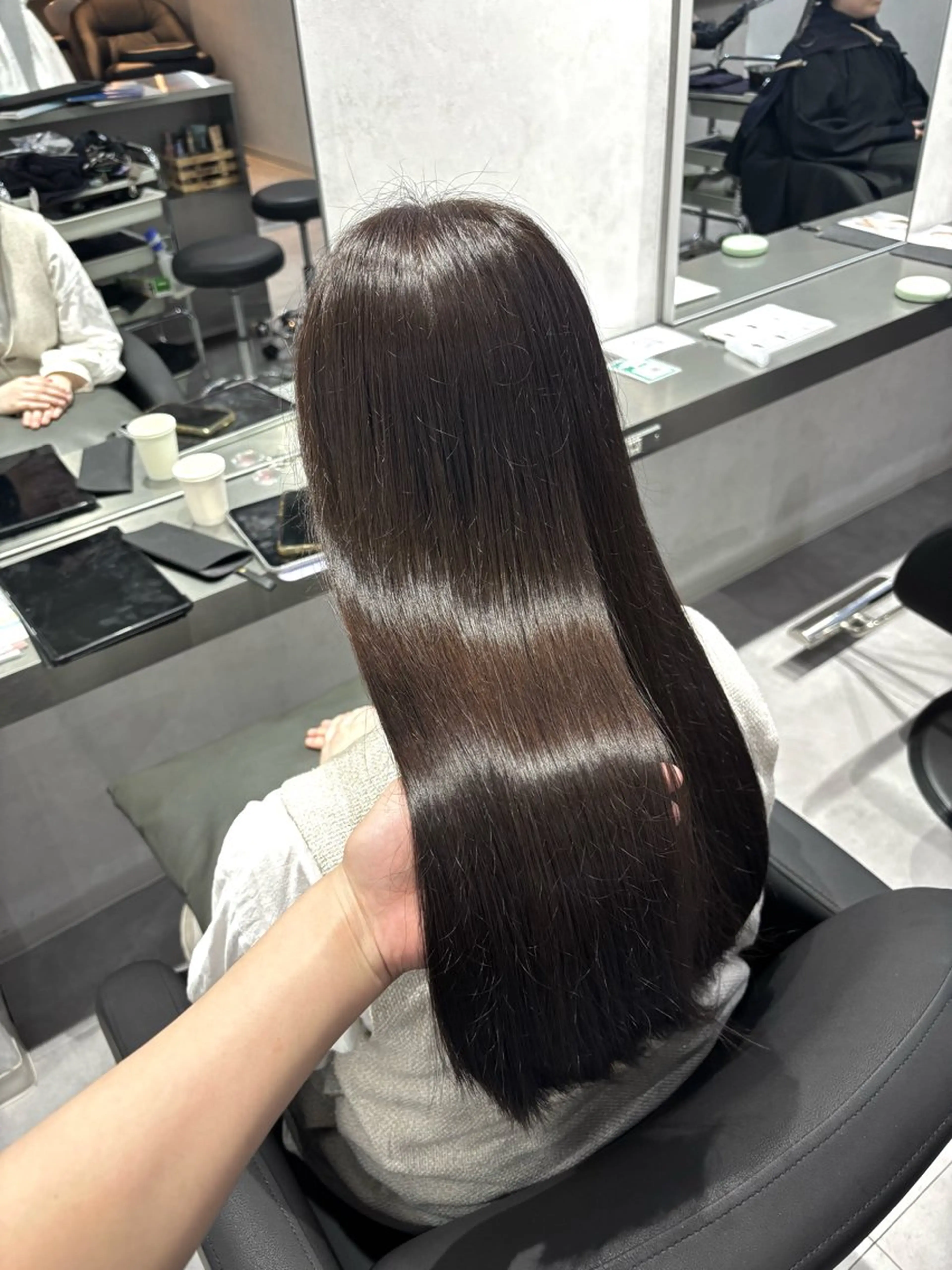 ロング カラー ブリーチ ダブルカラー ブリーチなしカラー 透明感/暖色カラー くるみのヘアスタイル