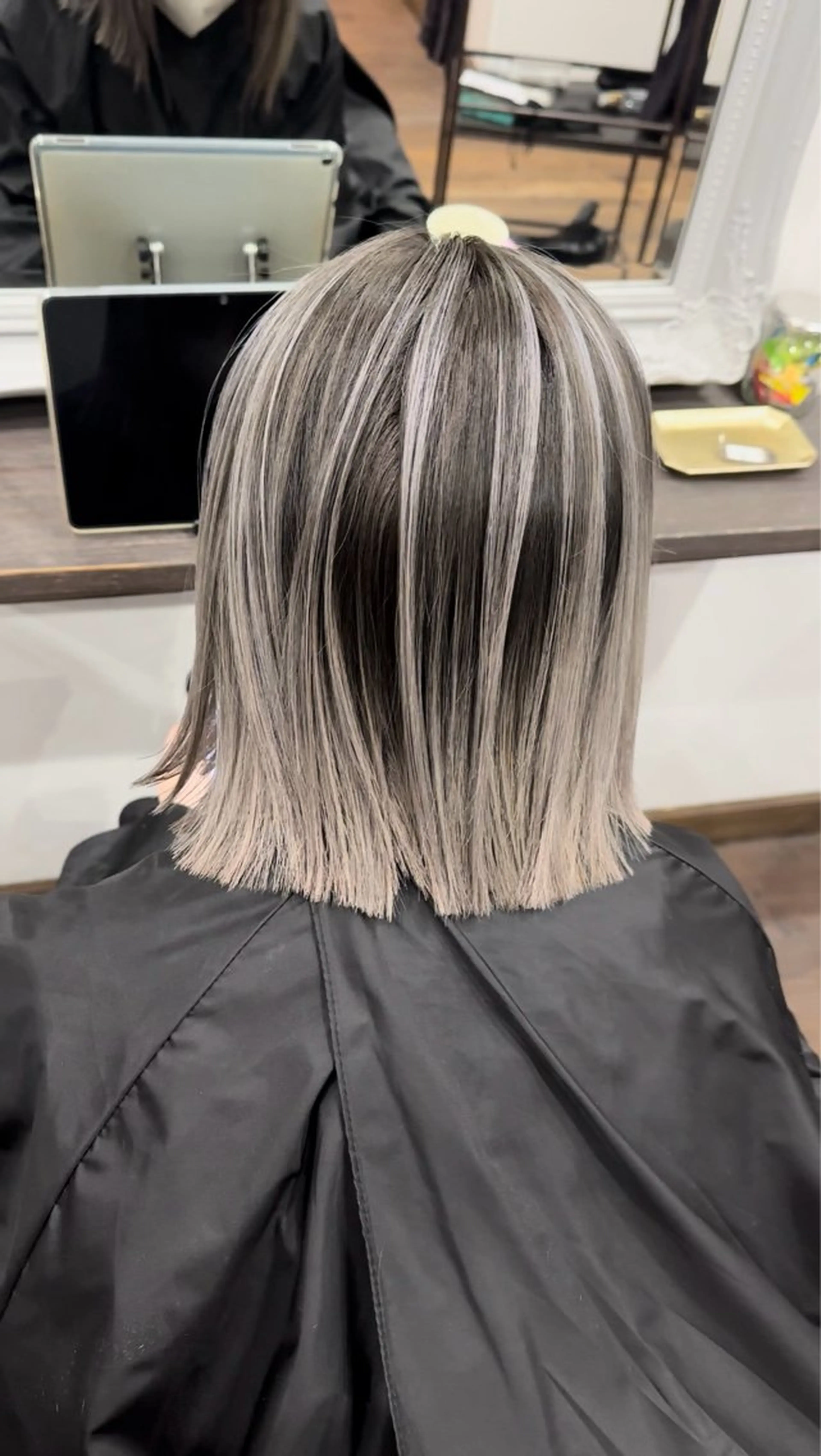 セミロング カラー バレイヤージュ ブリーチ レイヤーカット カット ヘアカラー バレイヤージュ 宮本宗嵩のヘアスタイル