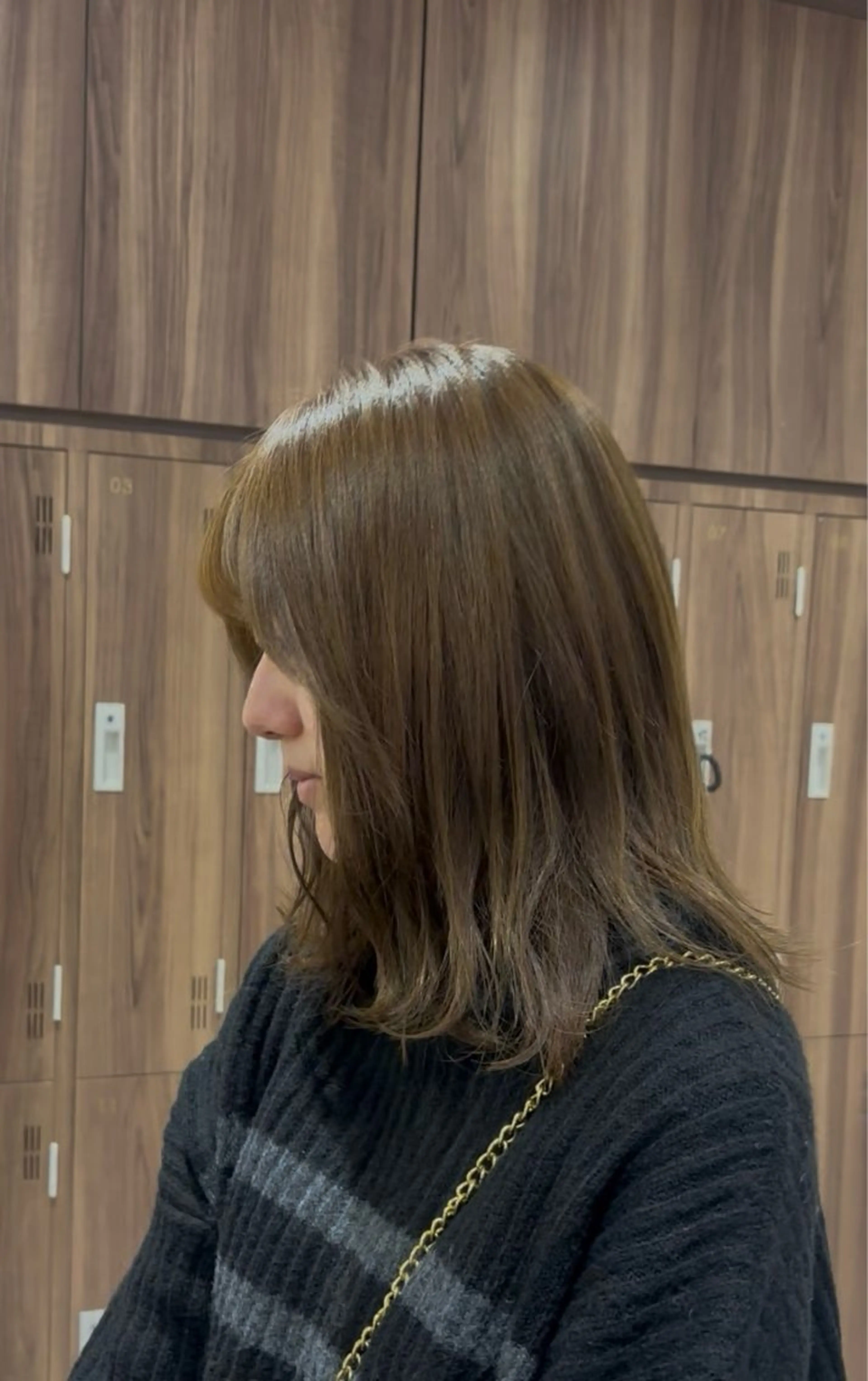 ミディアム カラー ブリーチ 根本 弥英のヘアスタイル