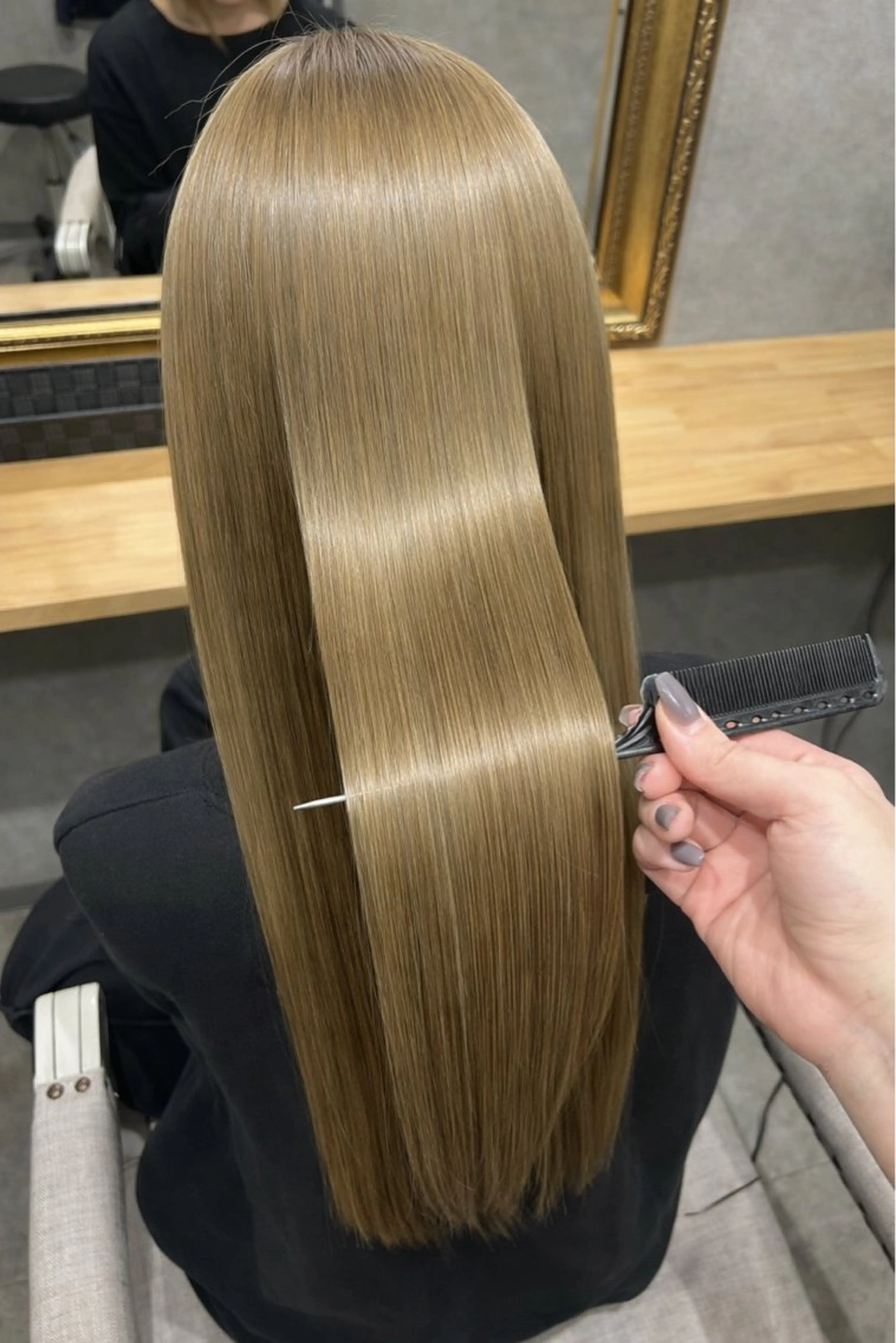 ロング カラー ベージュカラー ブリーチ 透明感カラー ミルクティーベージュ ヘアカラー トリートメント ミルクティー職人× HIROSEのヘアスタイル