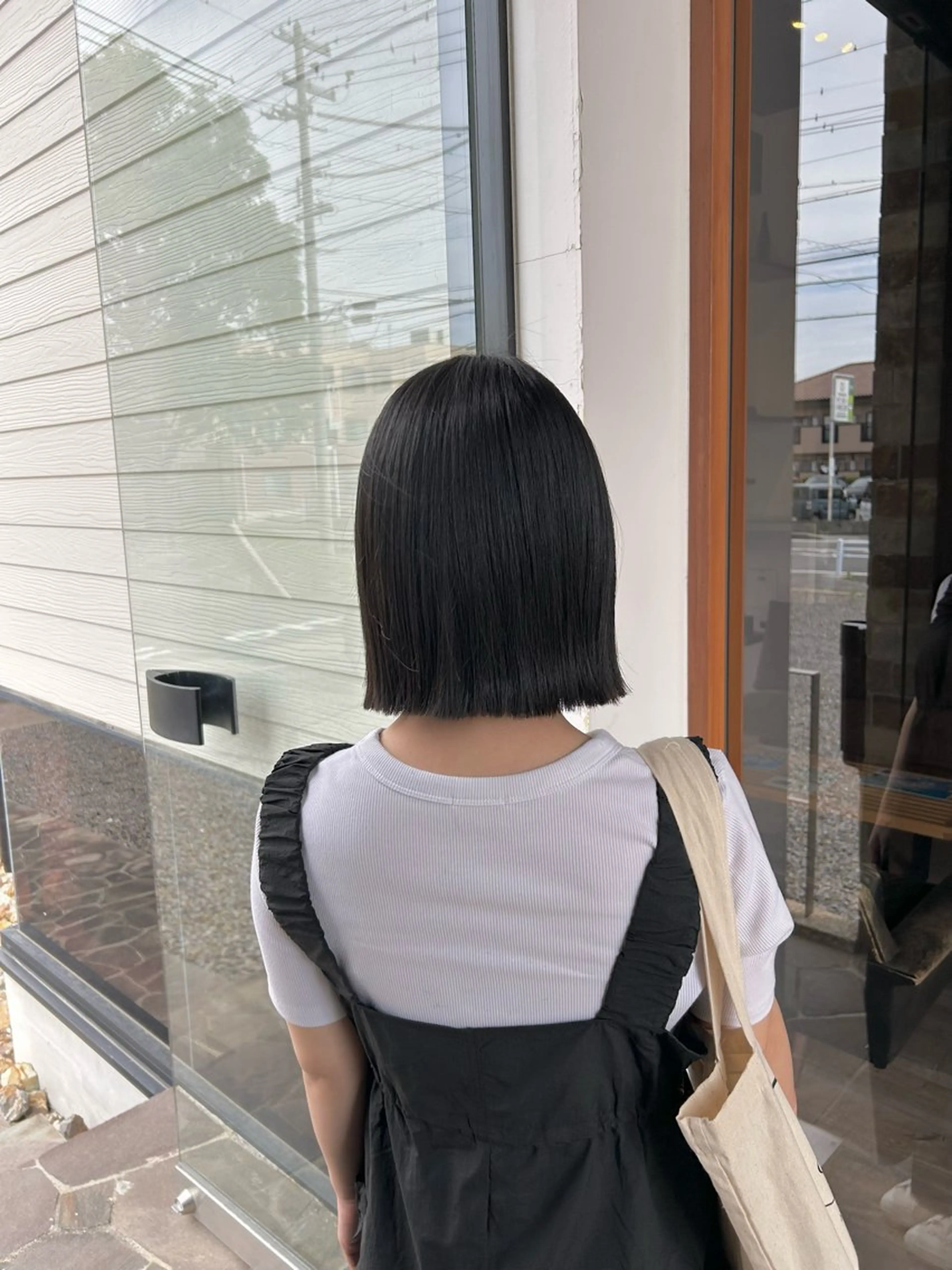 ミディアム ボブ カット 村松 麻菜のヘアスタイル