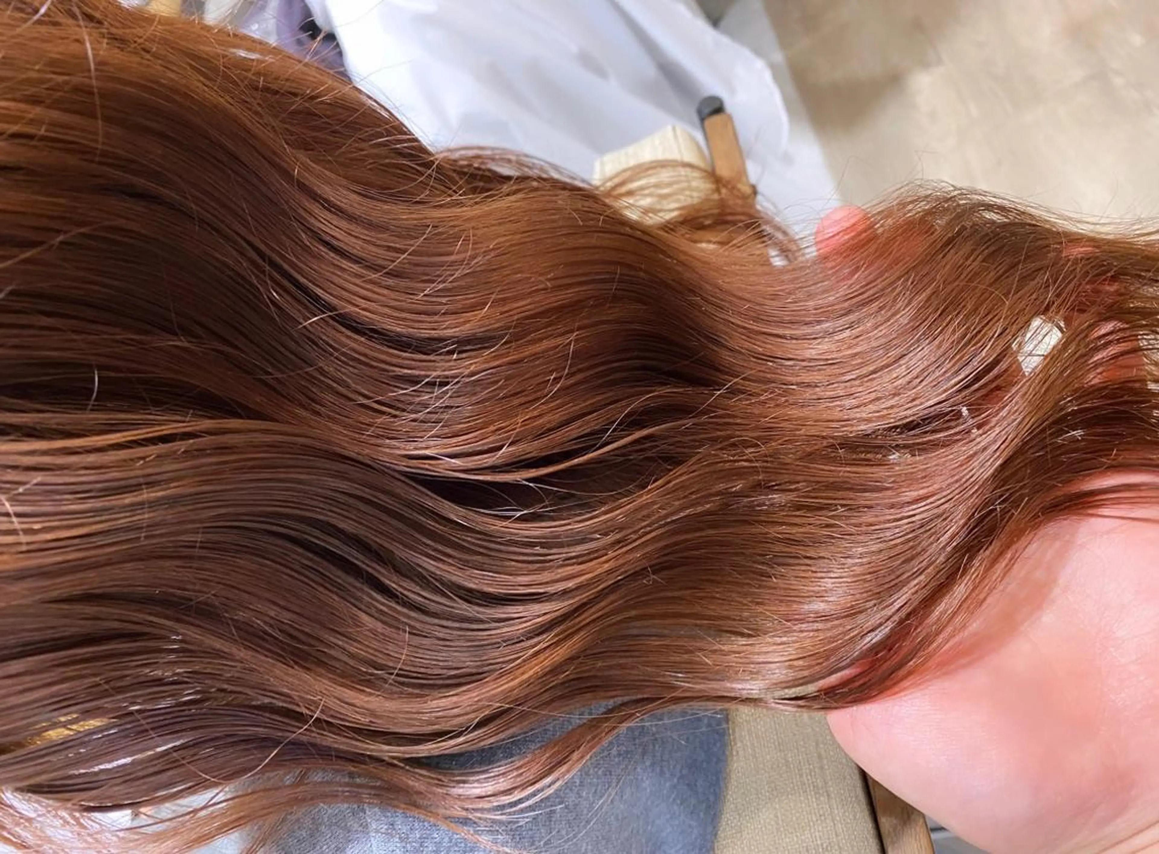 ロング レッドブラウン 高橋 柊和のヘアスタイル