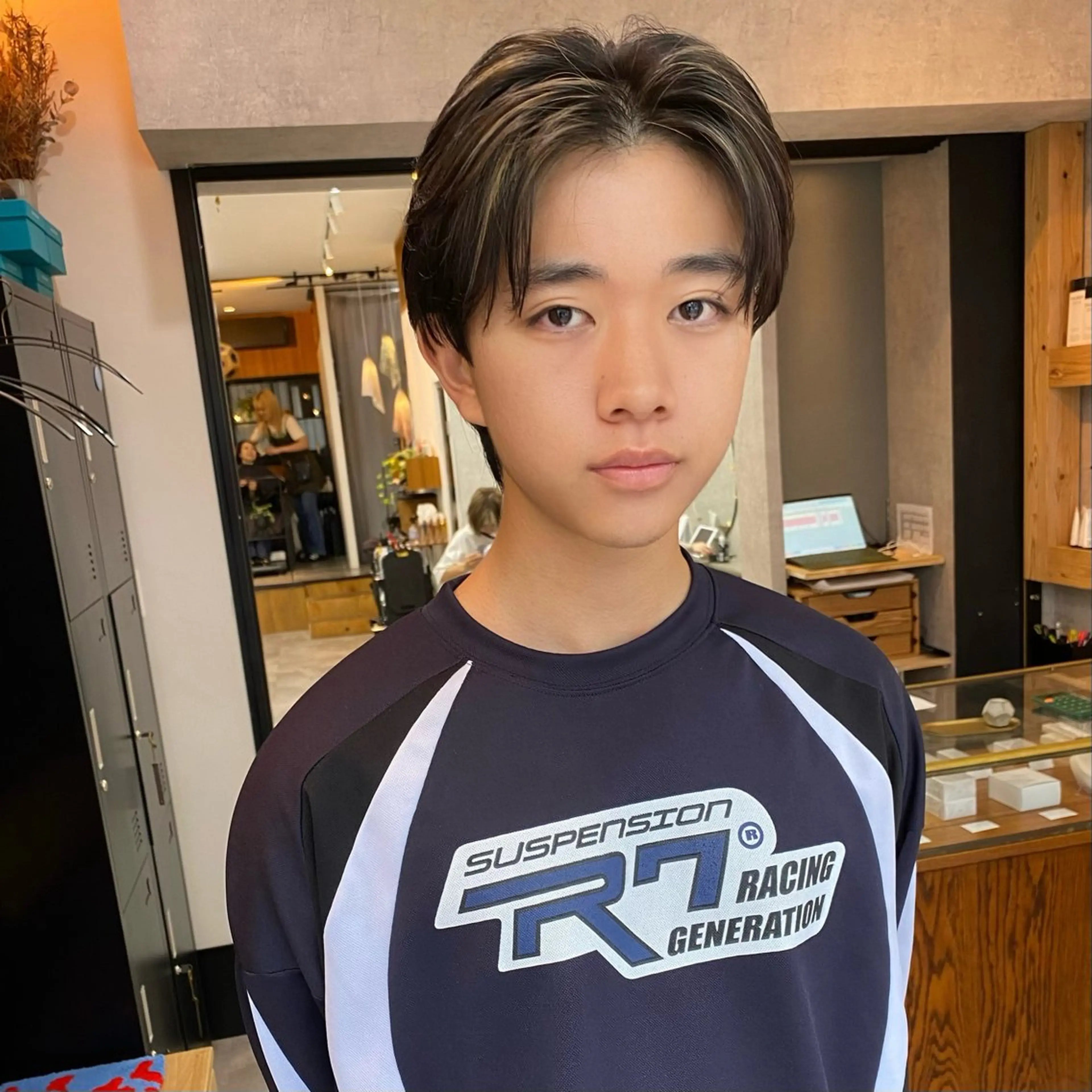 ショート カラー メンズ メンズハイライト ハイライトカラー ハイライト ダウンパーマ 【sity.ザイク】のヘアスタイル