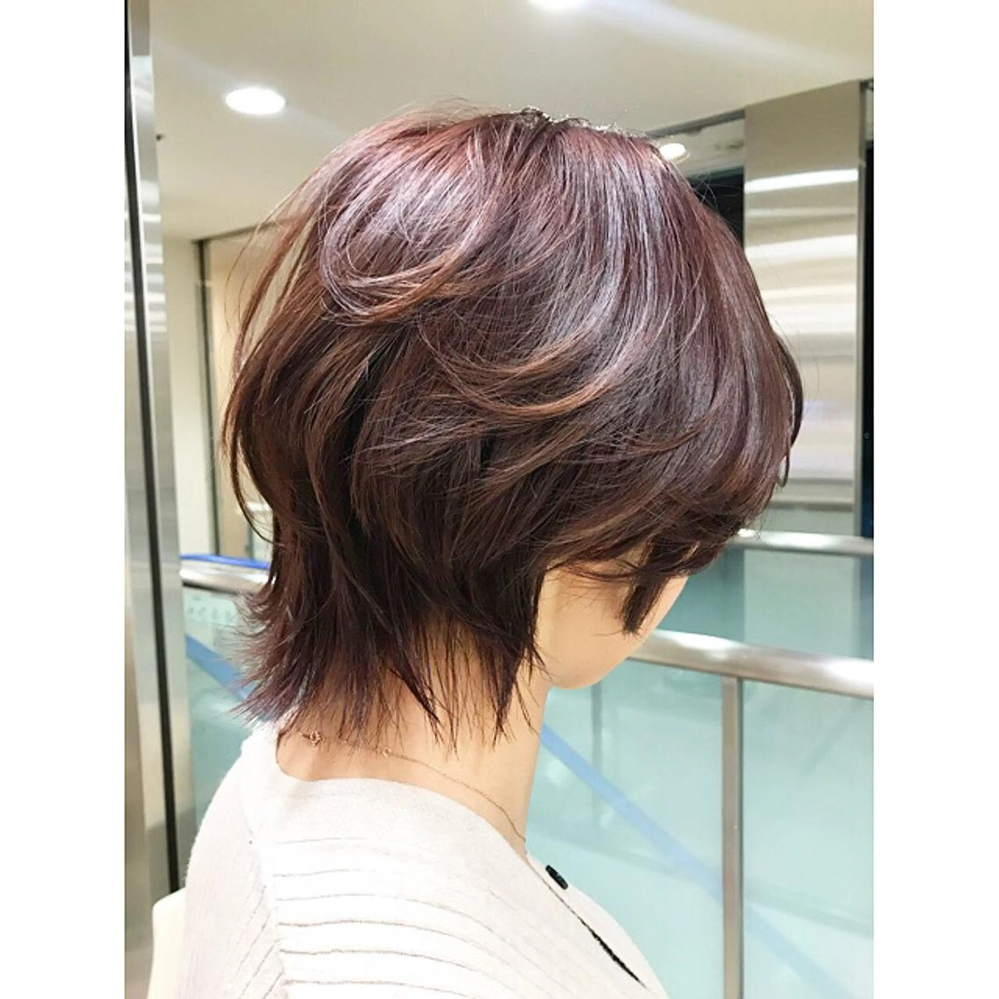 ショート カラー ベージュカラー ピンクカラー 似合わせ レイヤー須川のヘアスタイル