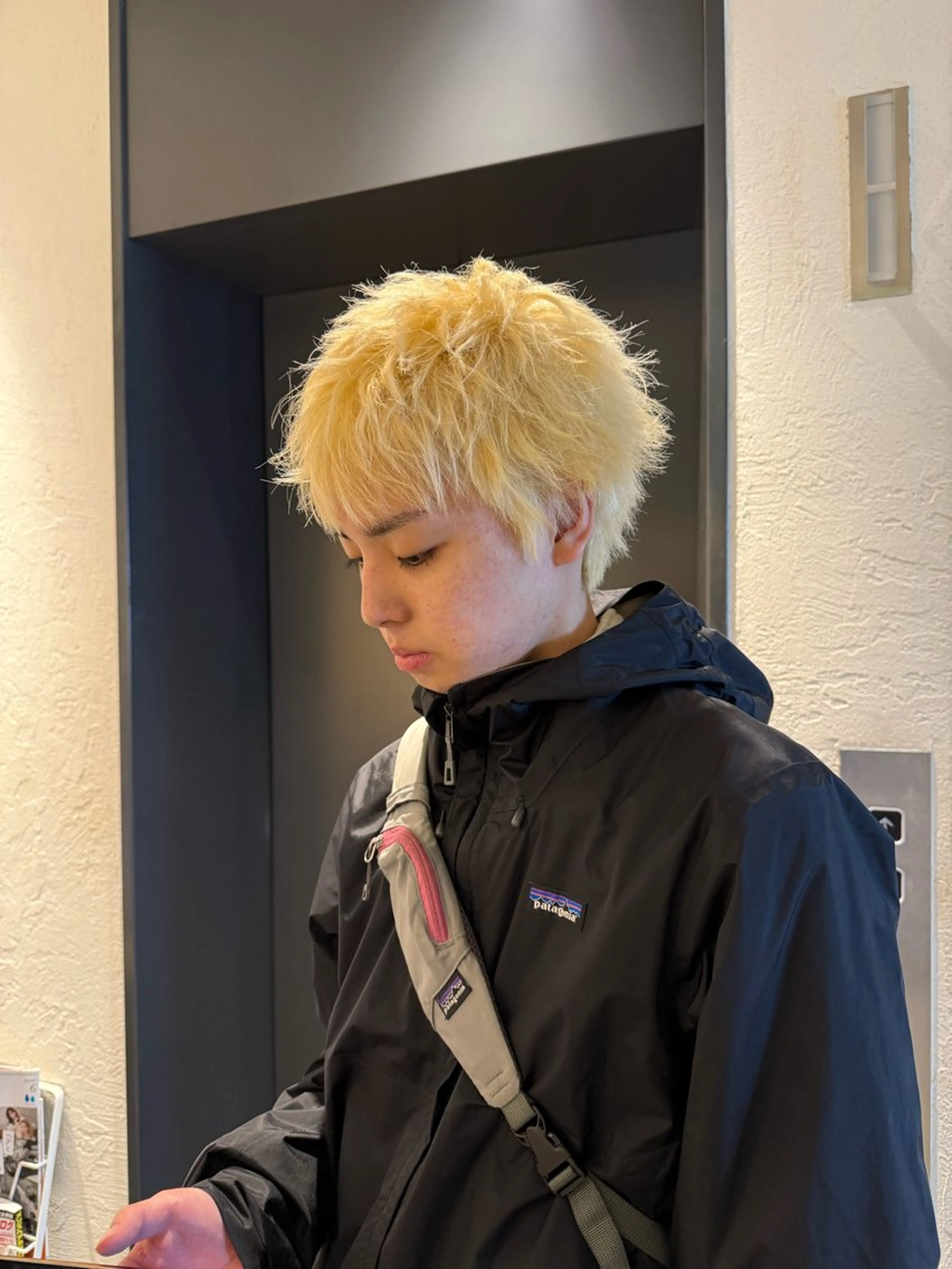 ショート カラー メンズ メンズブリーチ マッシュ ブリーチ ショートヘア ヘアカラー メンズショート/ピン パーマ/新宿/フウガのヘアスタイル