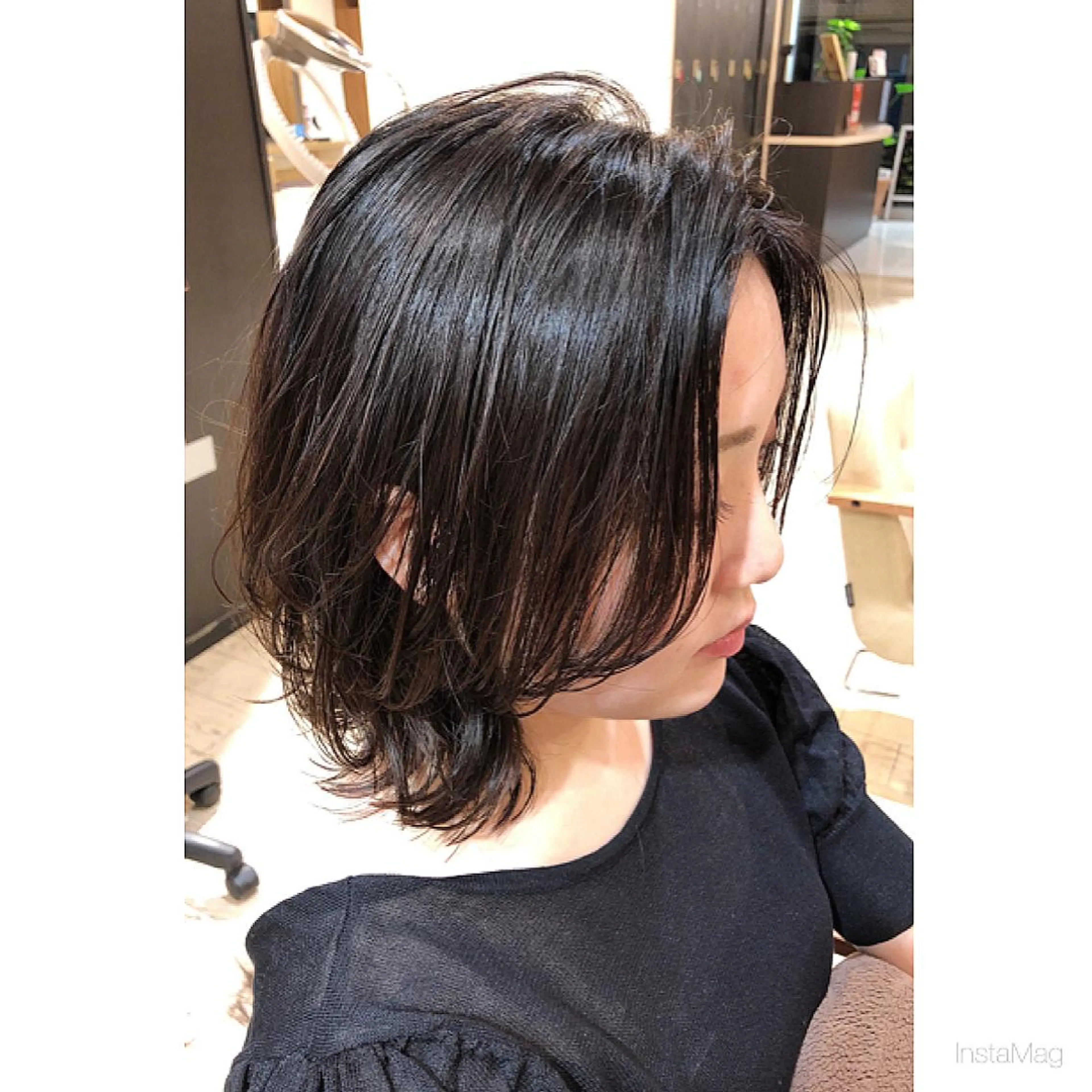 ミディアム ウルフカット 岩間 香純のヘアスタイル