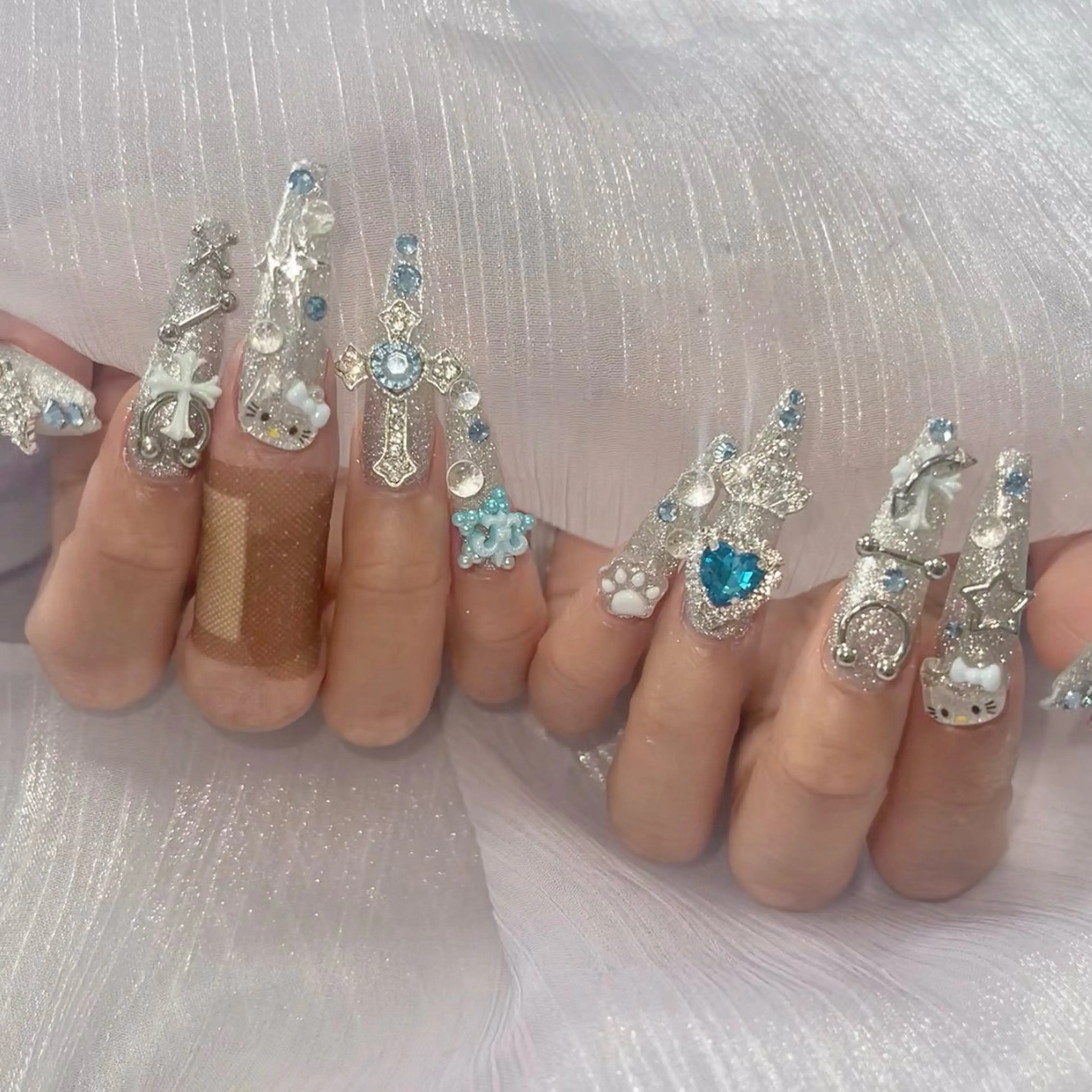 ネイル オーロラネイル クリアネイル 成人式 フラッシュネイル ジェルネイル ハンドネイル Amee Nail Salonのネイルデザイン